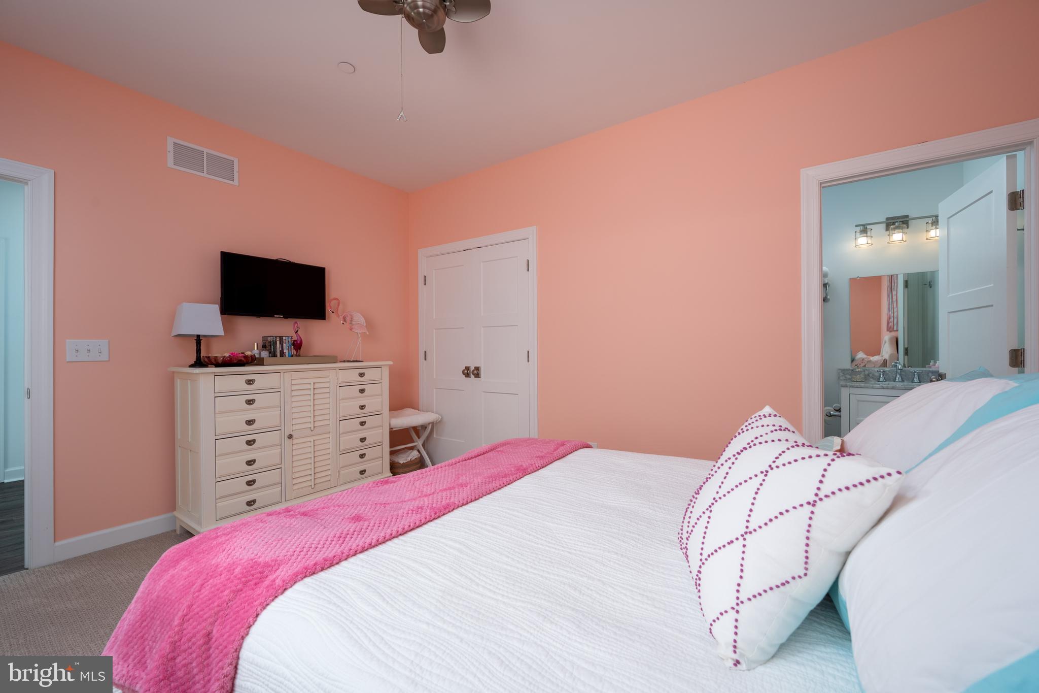 SNUG HARBOR - Residential