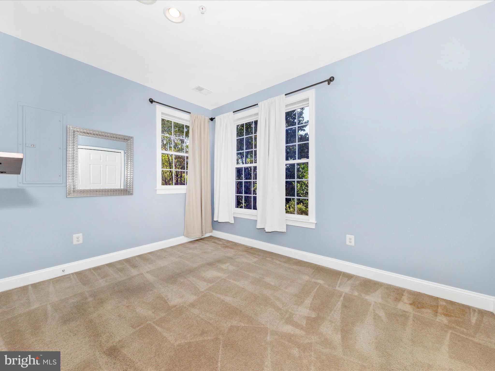 URBANA HIGHLANDS - Residential Lease