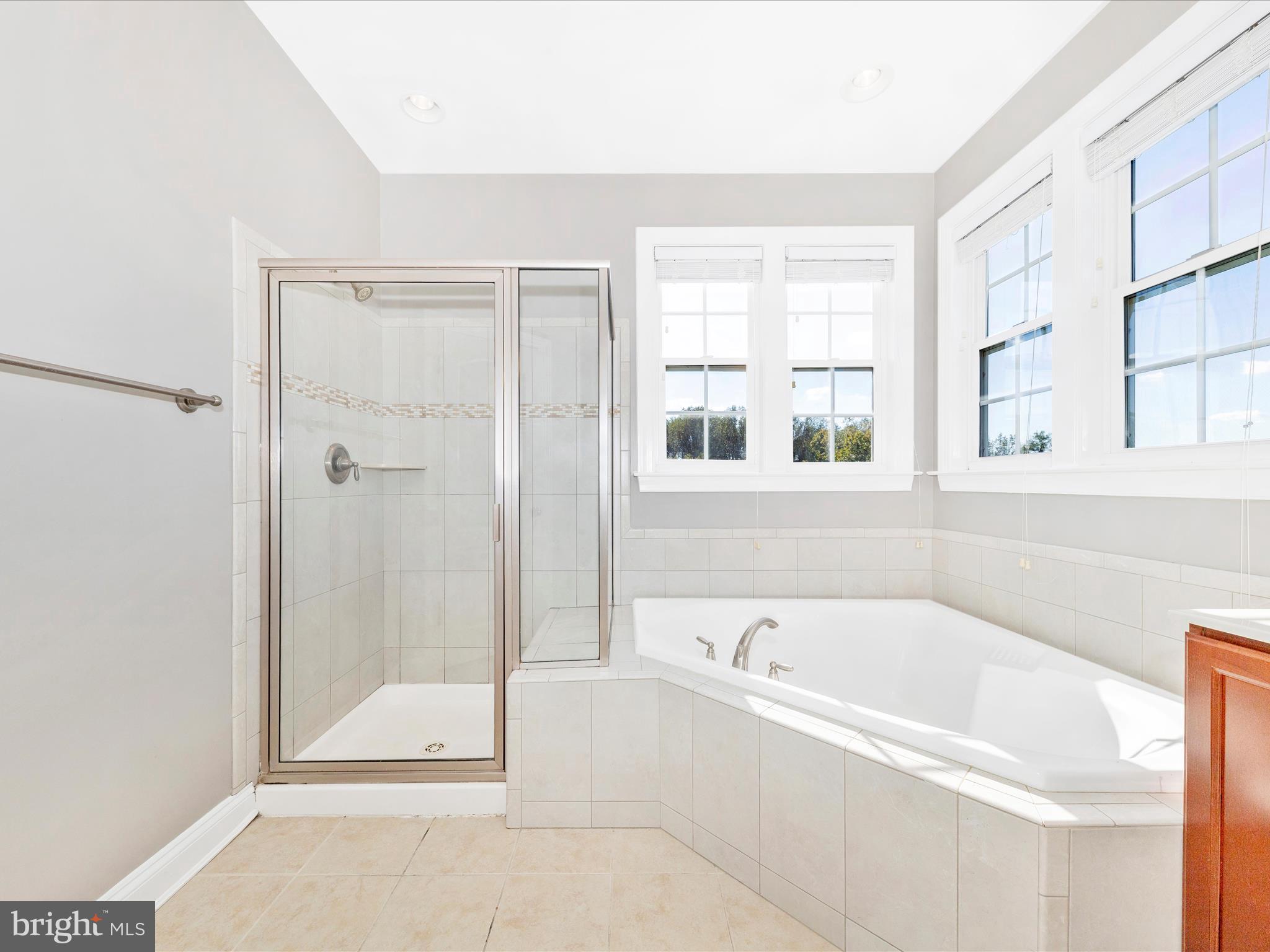 URBANA HIGHLANDS - Residential Lease