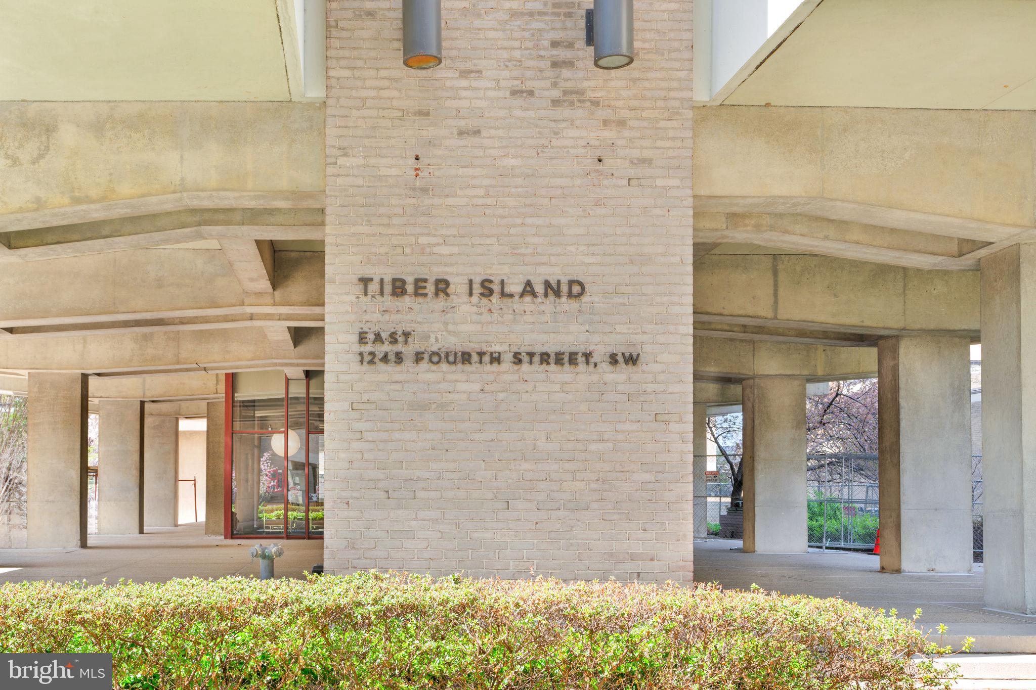 1245 4TH STREET SW E210