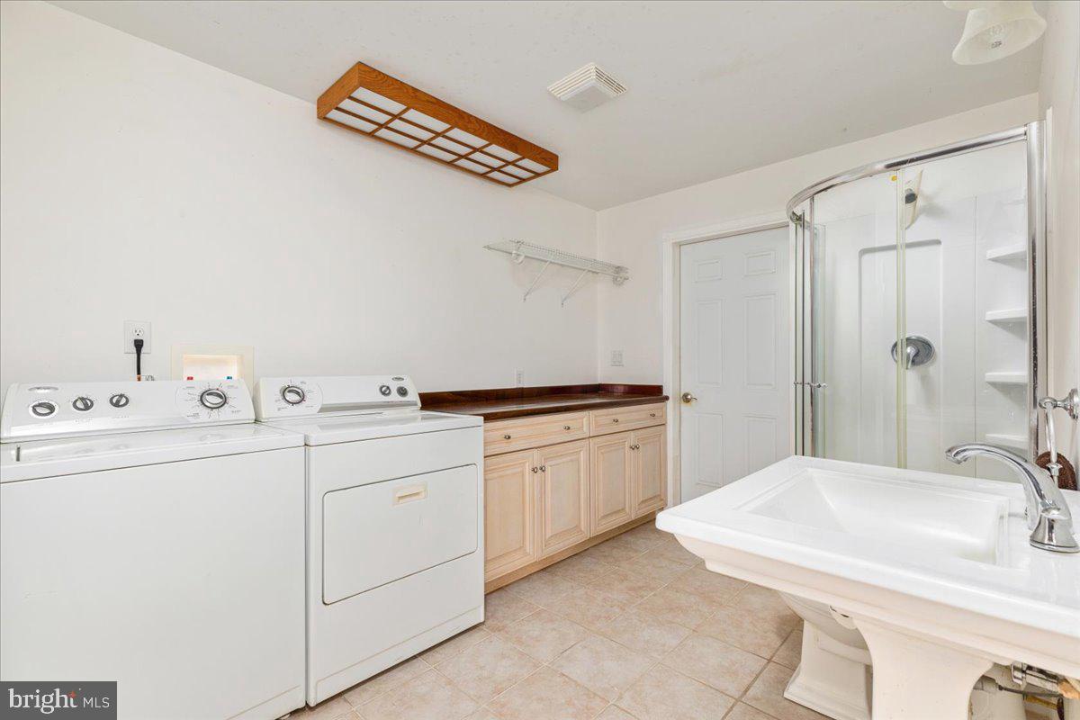 LAND OF LURAY - Residential