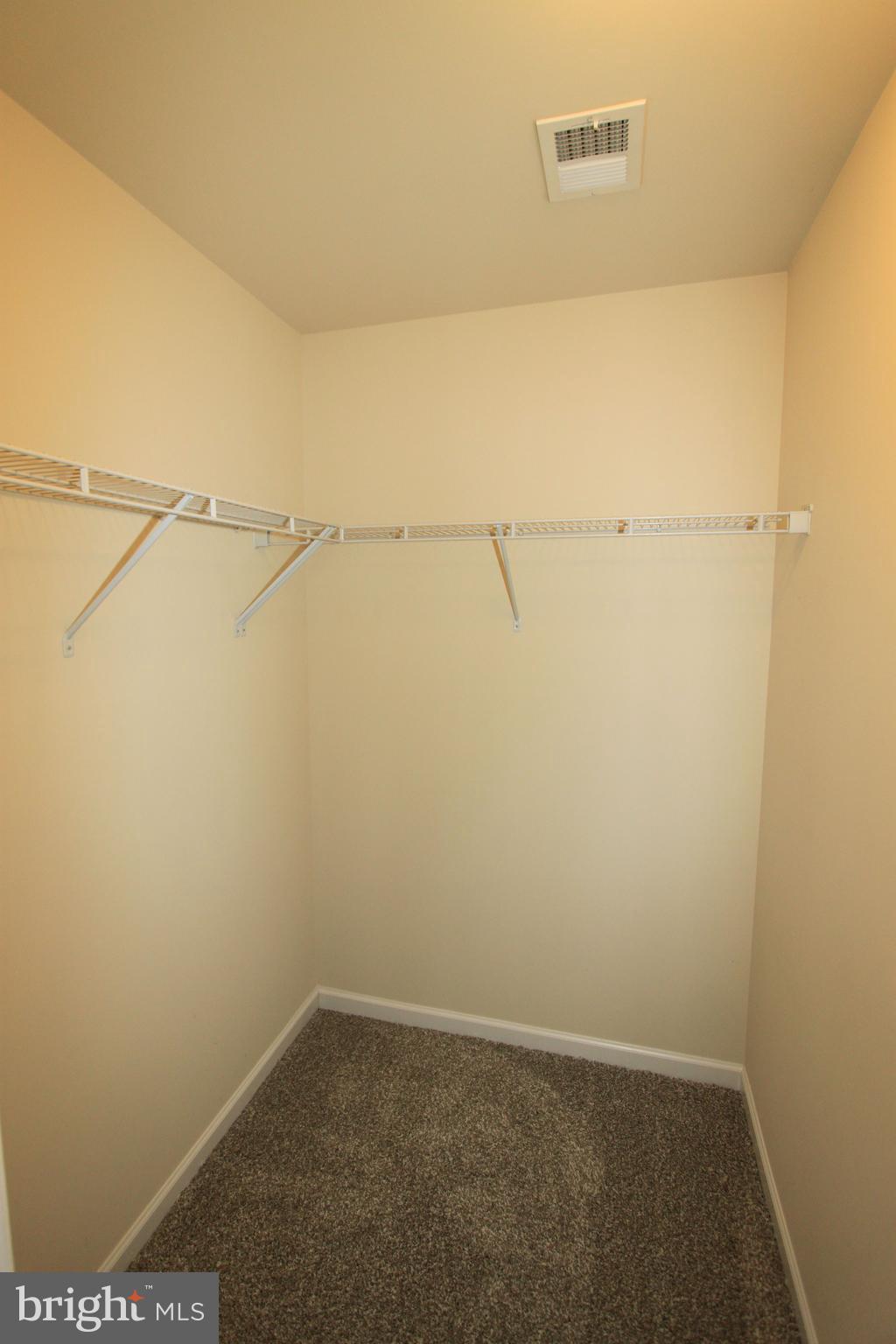 LAKELAND PLACE - Residential Lease