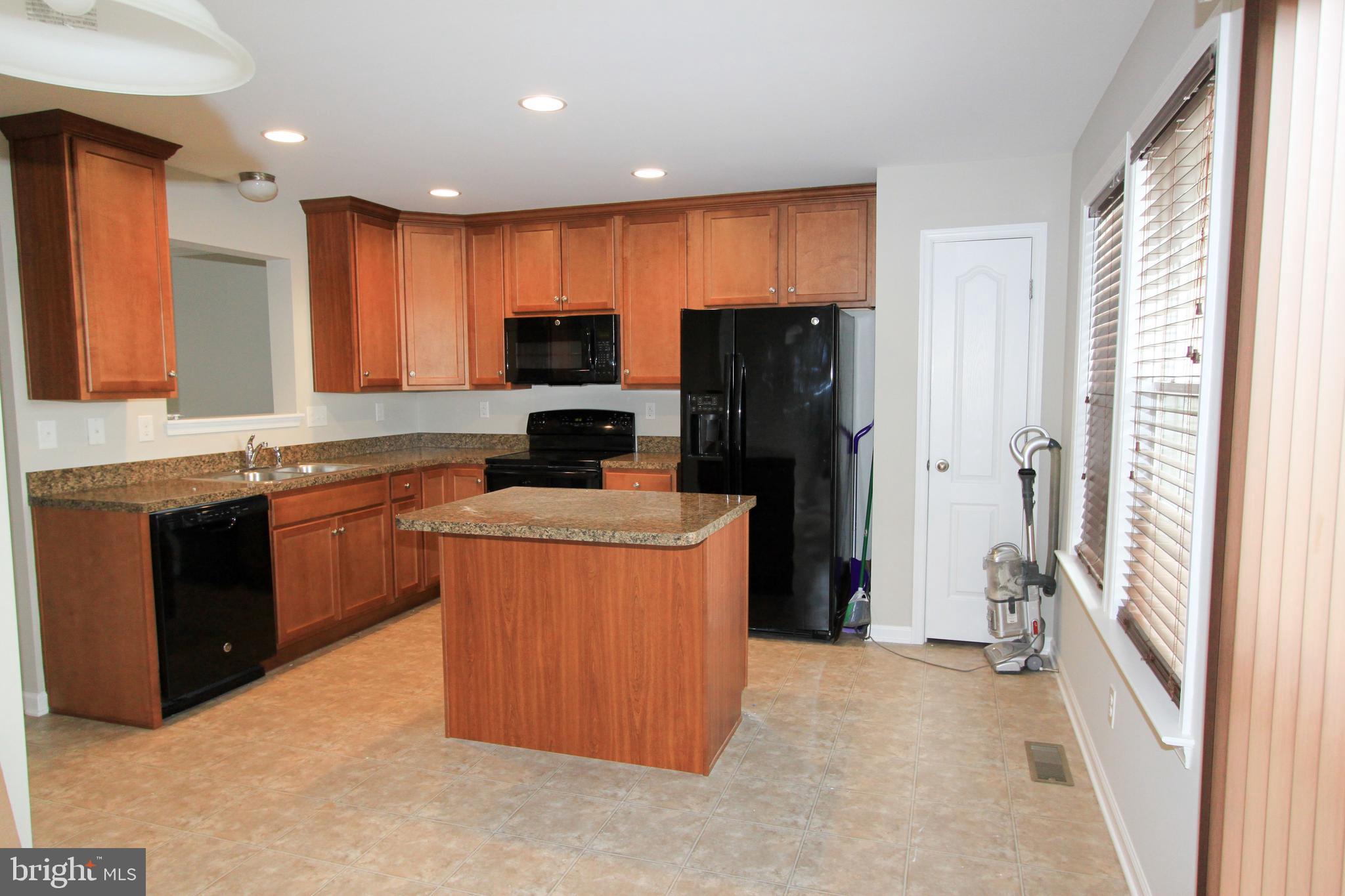 LAKELAND PLACE - Residential Lease