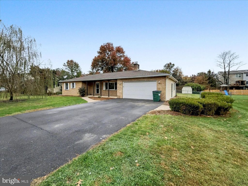 Photo of 85 Jackson Dr, CHAMBERSBURG, PA 17201 (MLS # PAFL2030950)