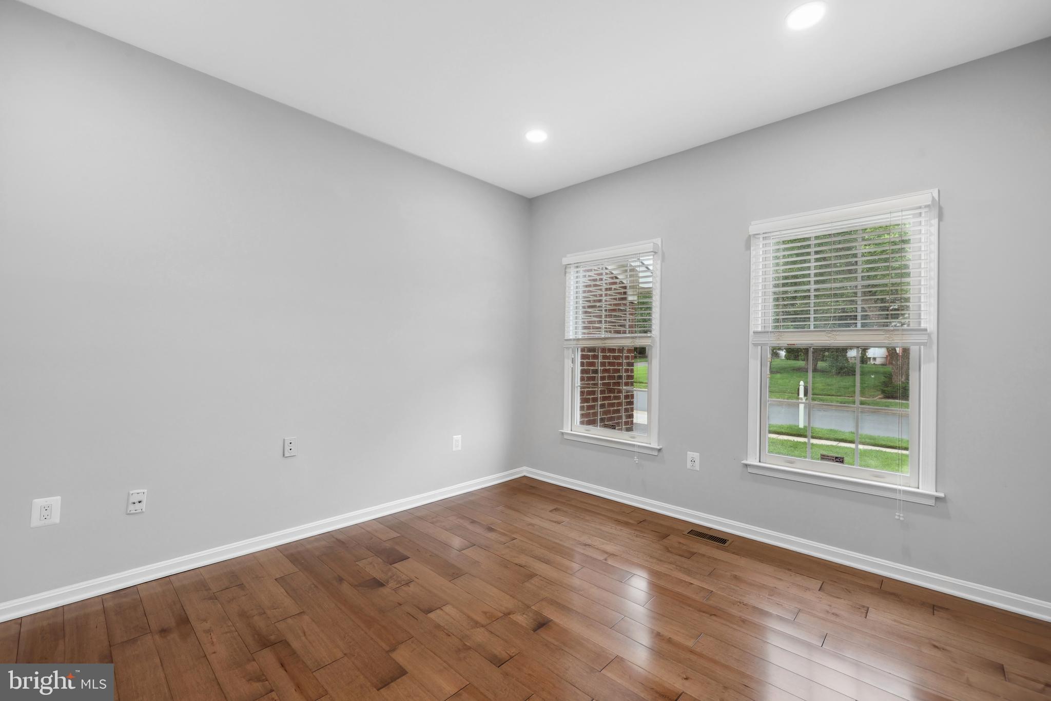 MARIAN WOODS - Residential