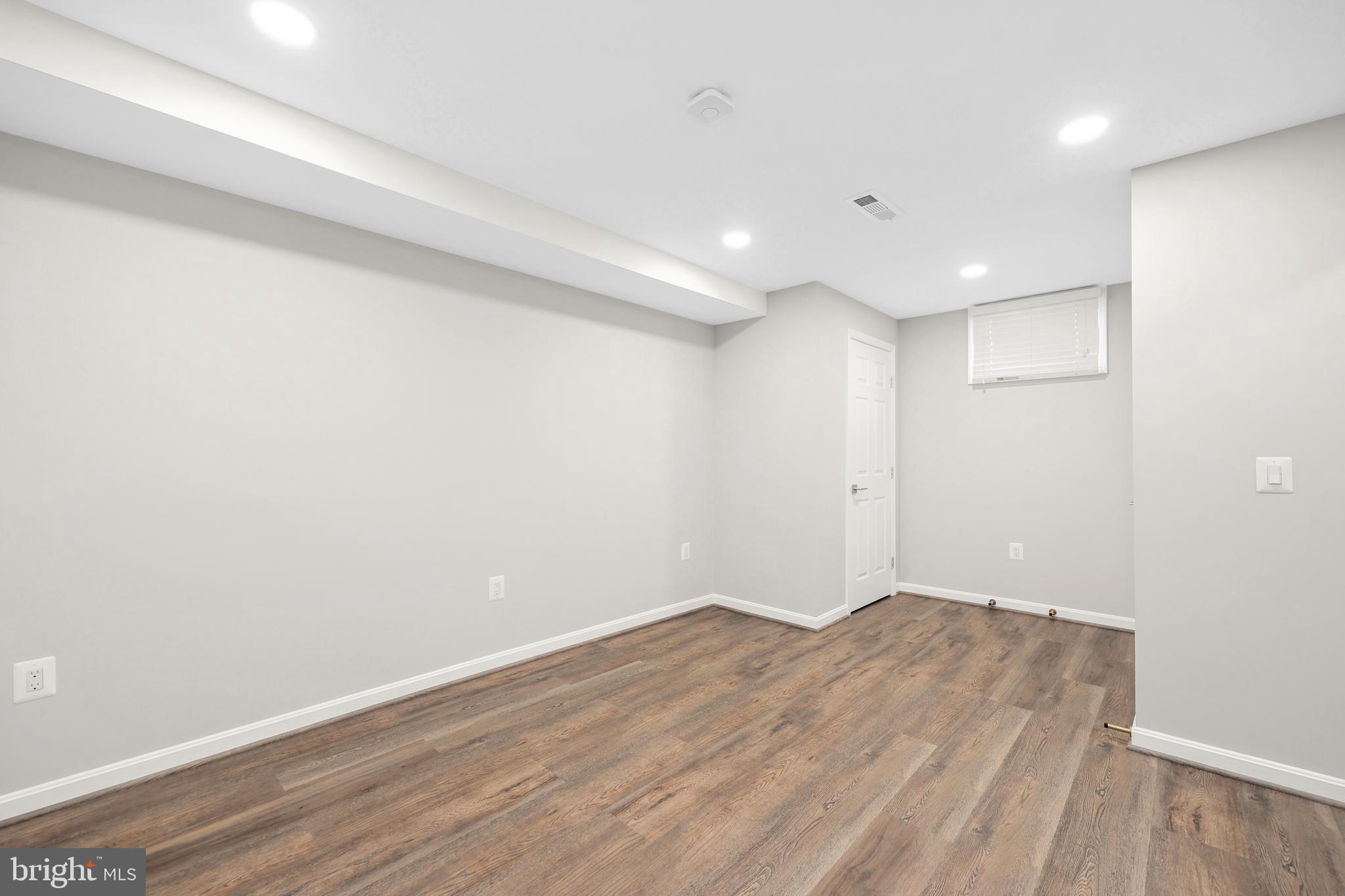 MARIAN WOODS - Residential