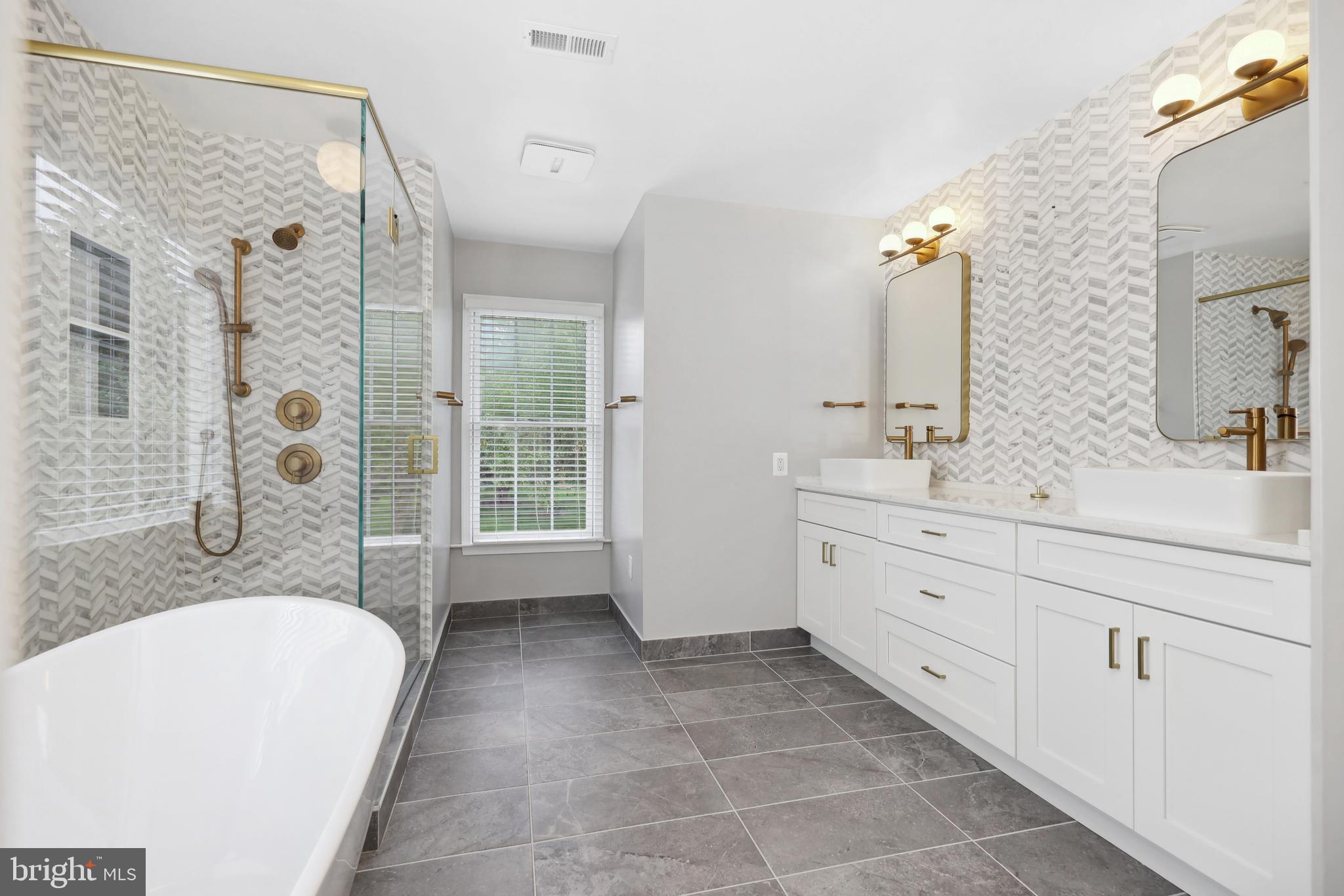 MARIAN WOODS - Residential