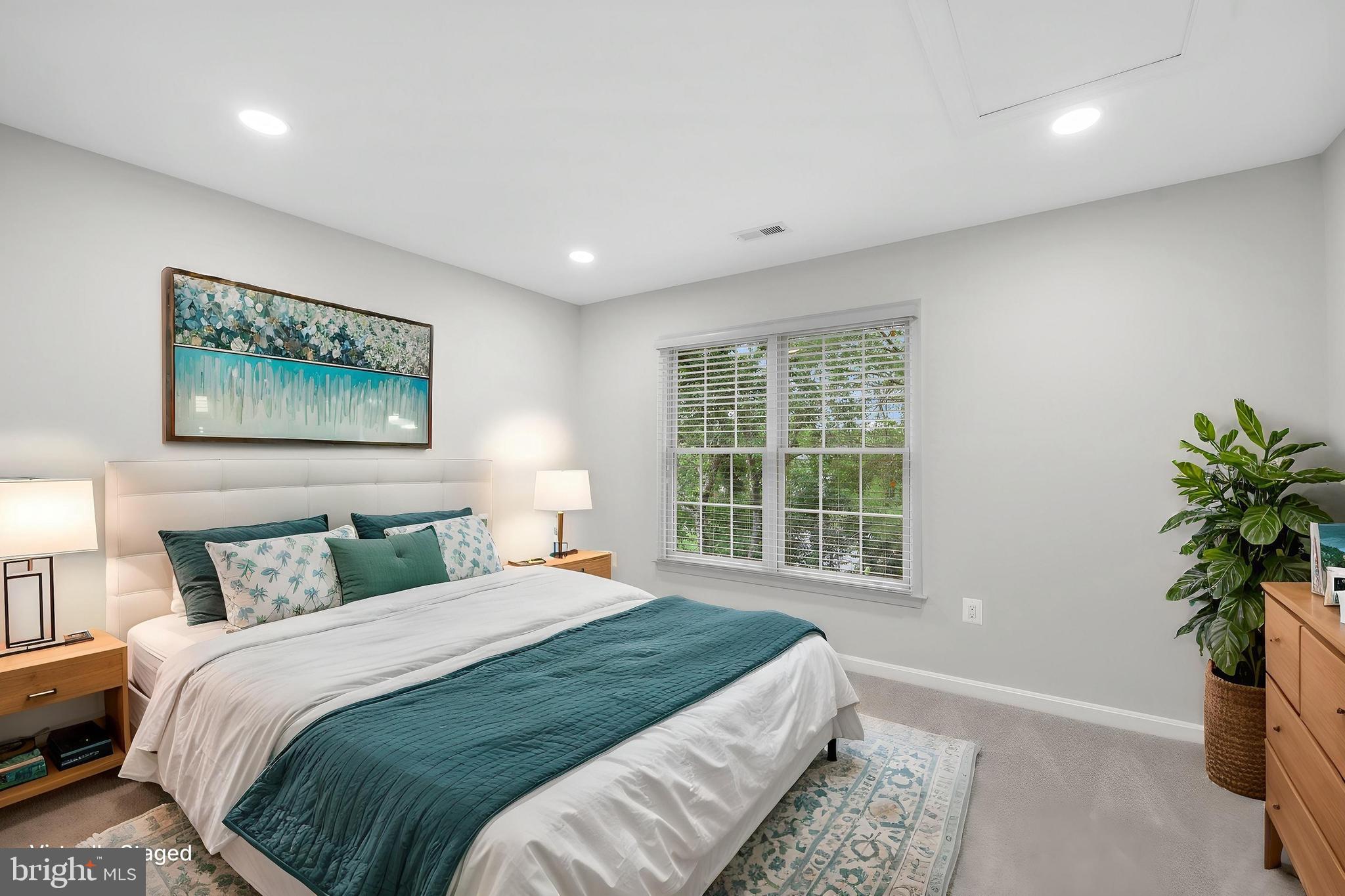 MARIAN WOODS - Residential