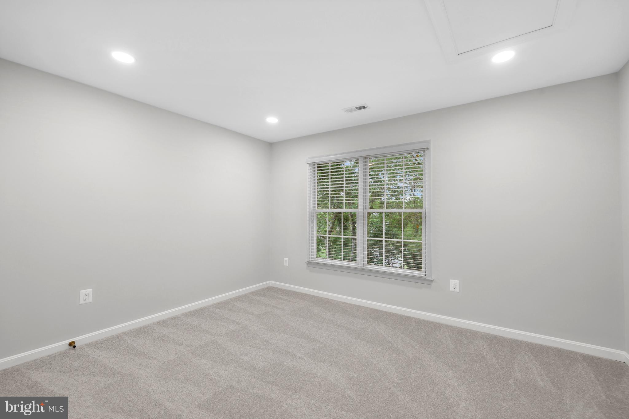 MARIAN WOODS - Residential