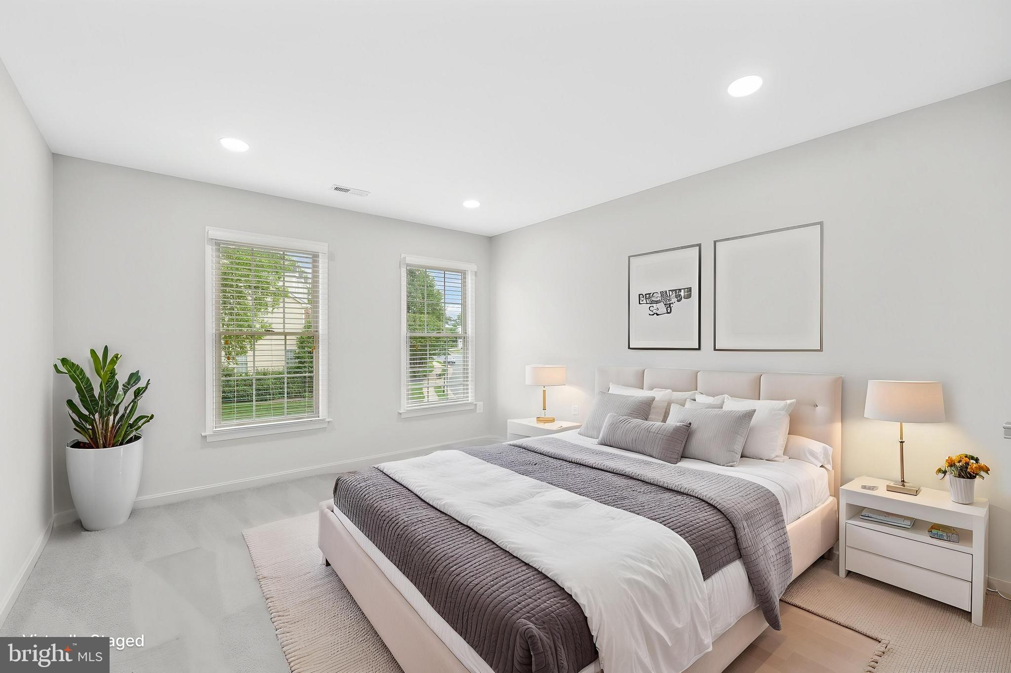 MARIAN WOODS - Residential