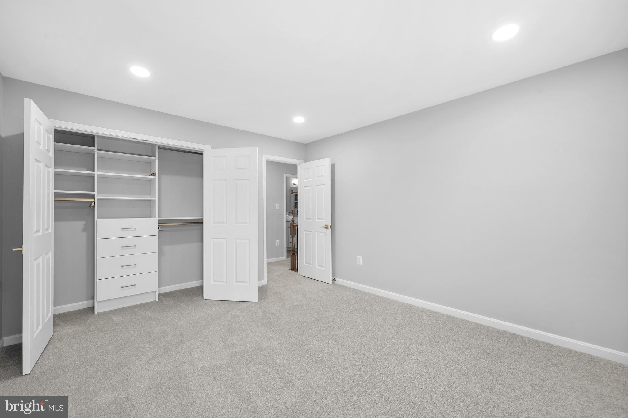 MARIAN WOODS - Residential