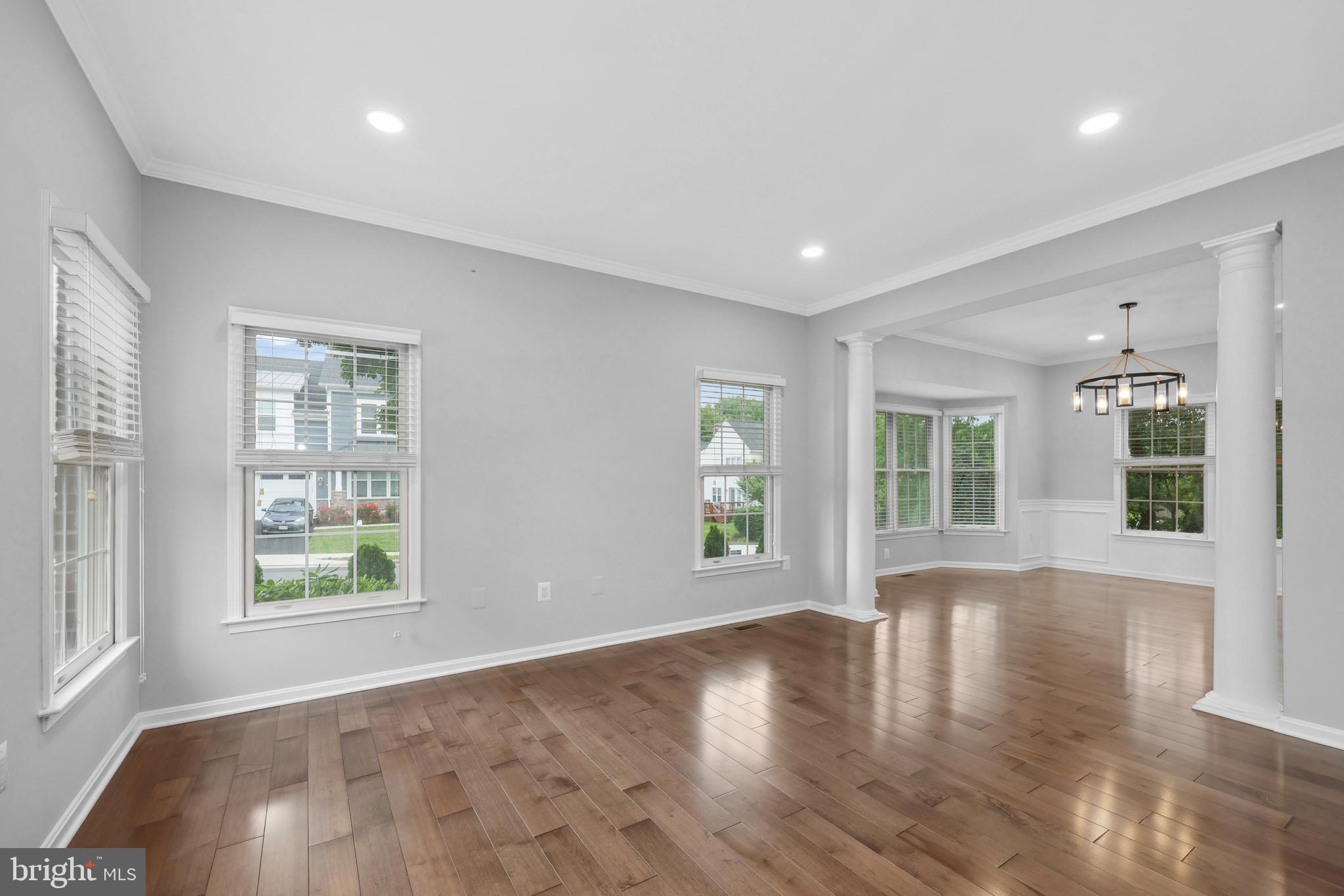 MARIAN WOODS - Residential