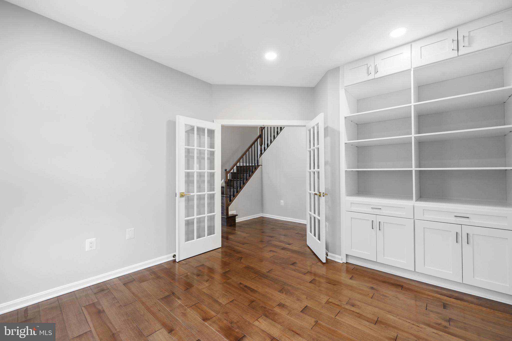 MARIAN WOODS - Residential