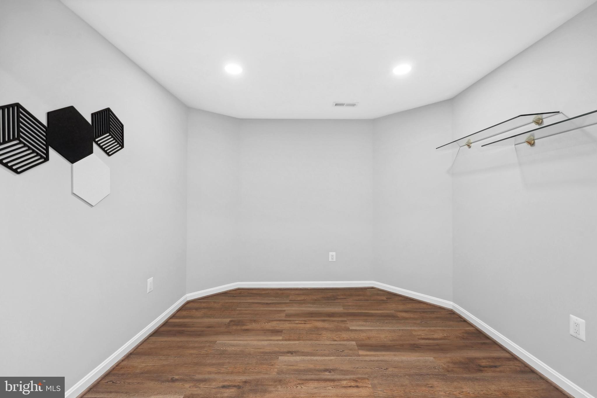 MARIAN WOODS - Residential