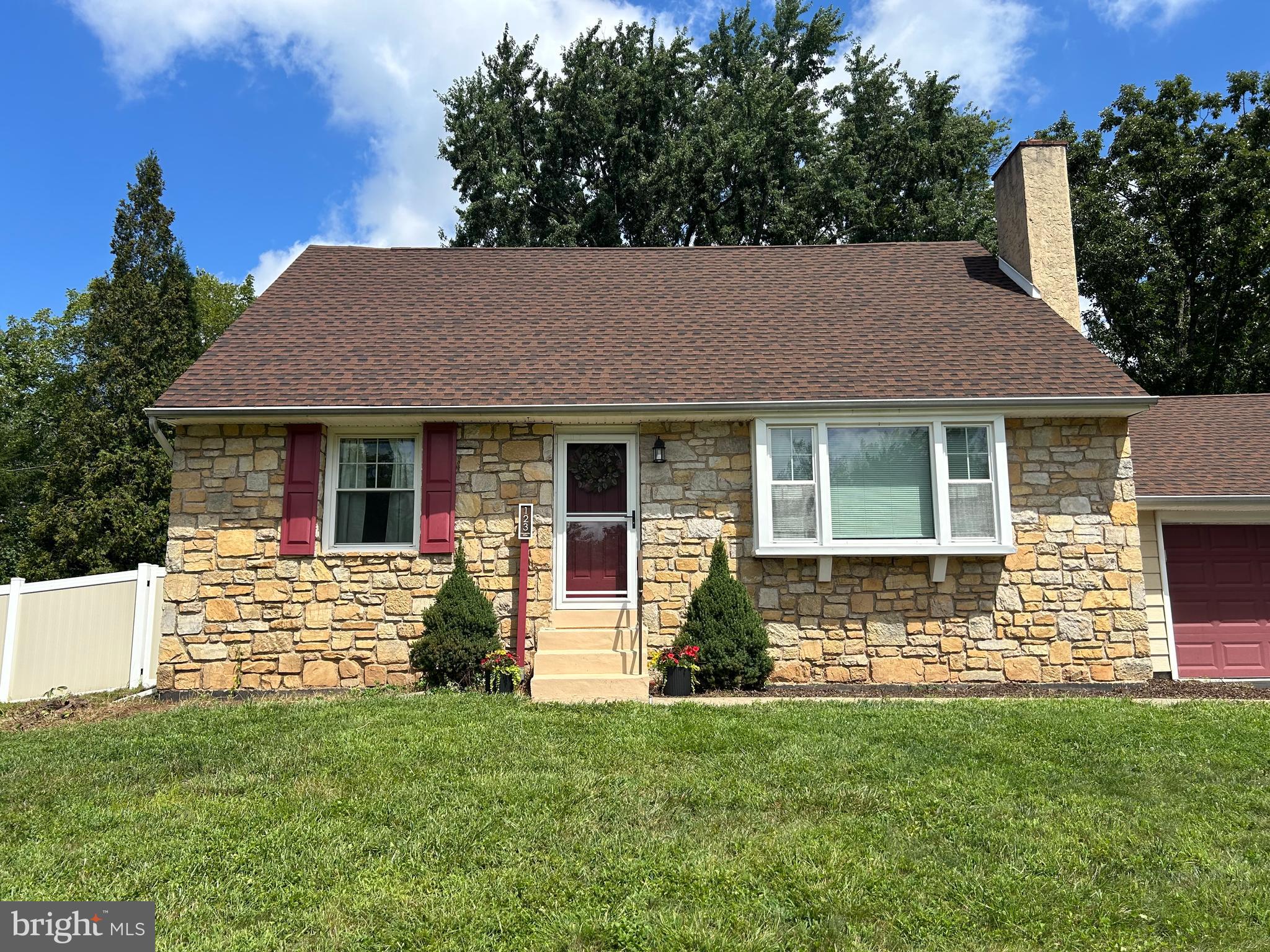 123 HAMPSHIRE DRIVE