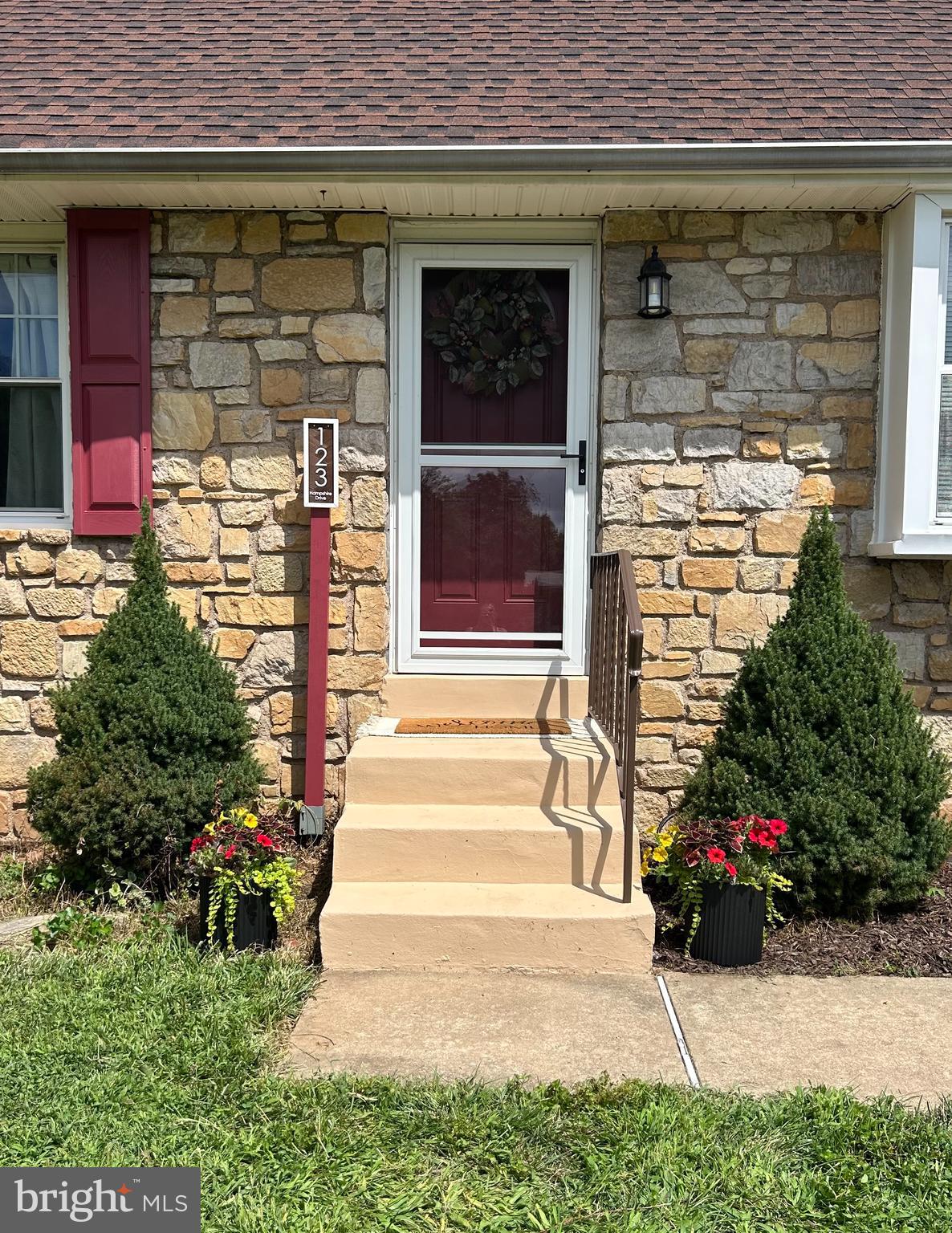 123 HAMPSHIRE DRIVE