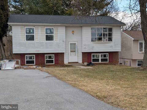 Photo of 129 Catawba Place, HAGERSTOWN, MD 21742 (MLS # MDWA2034546)