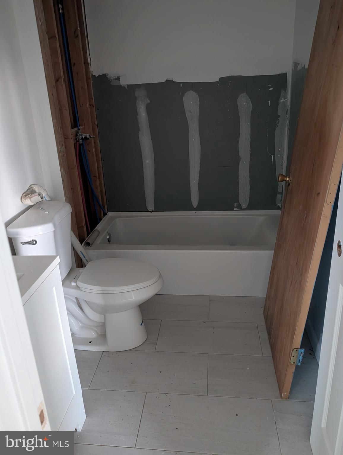 COLONIAL PARK - Residential