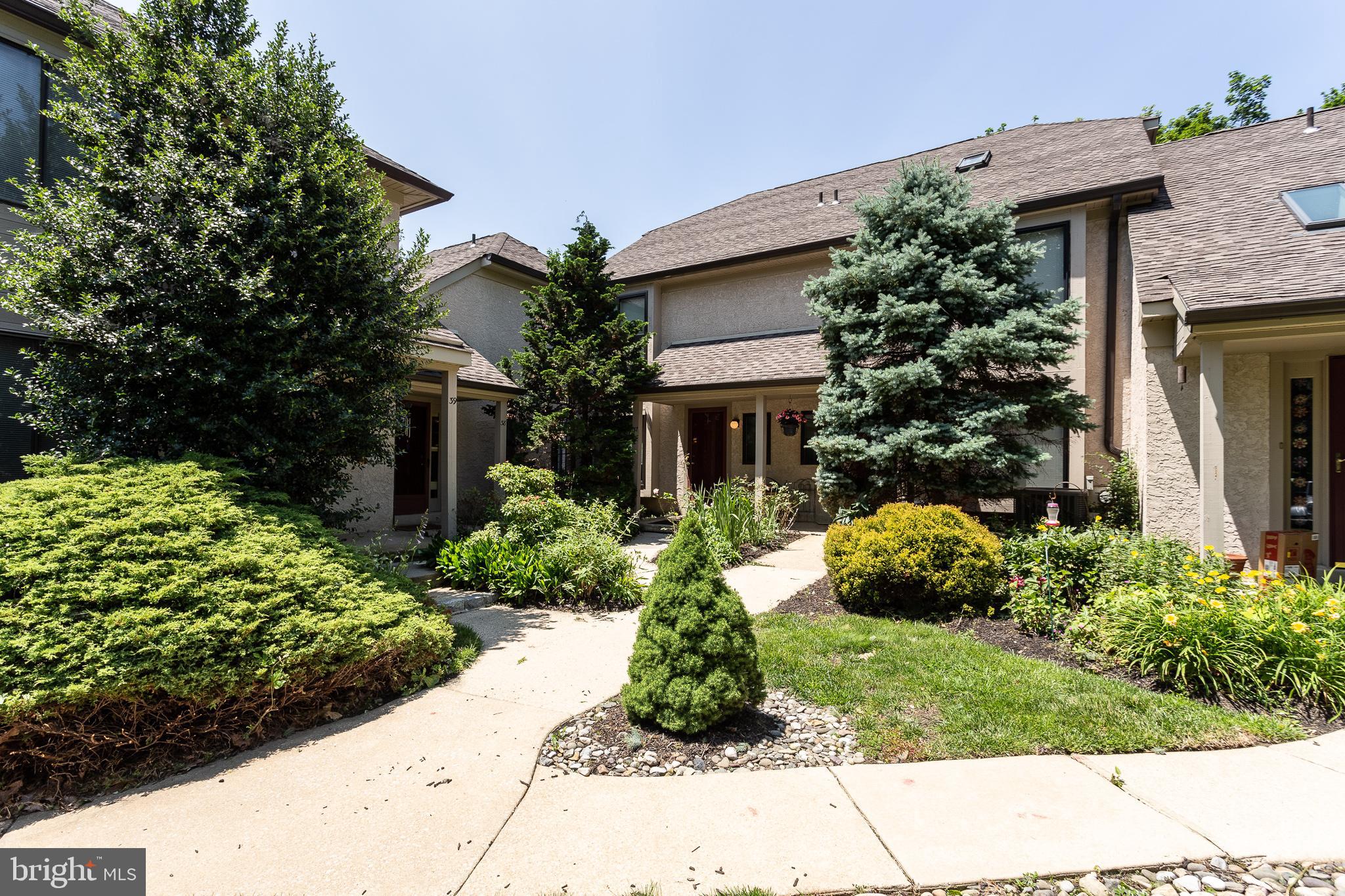 OAKMONT MEWS - Residential