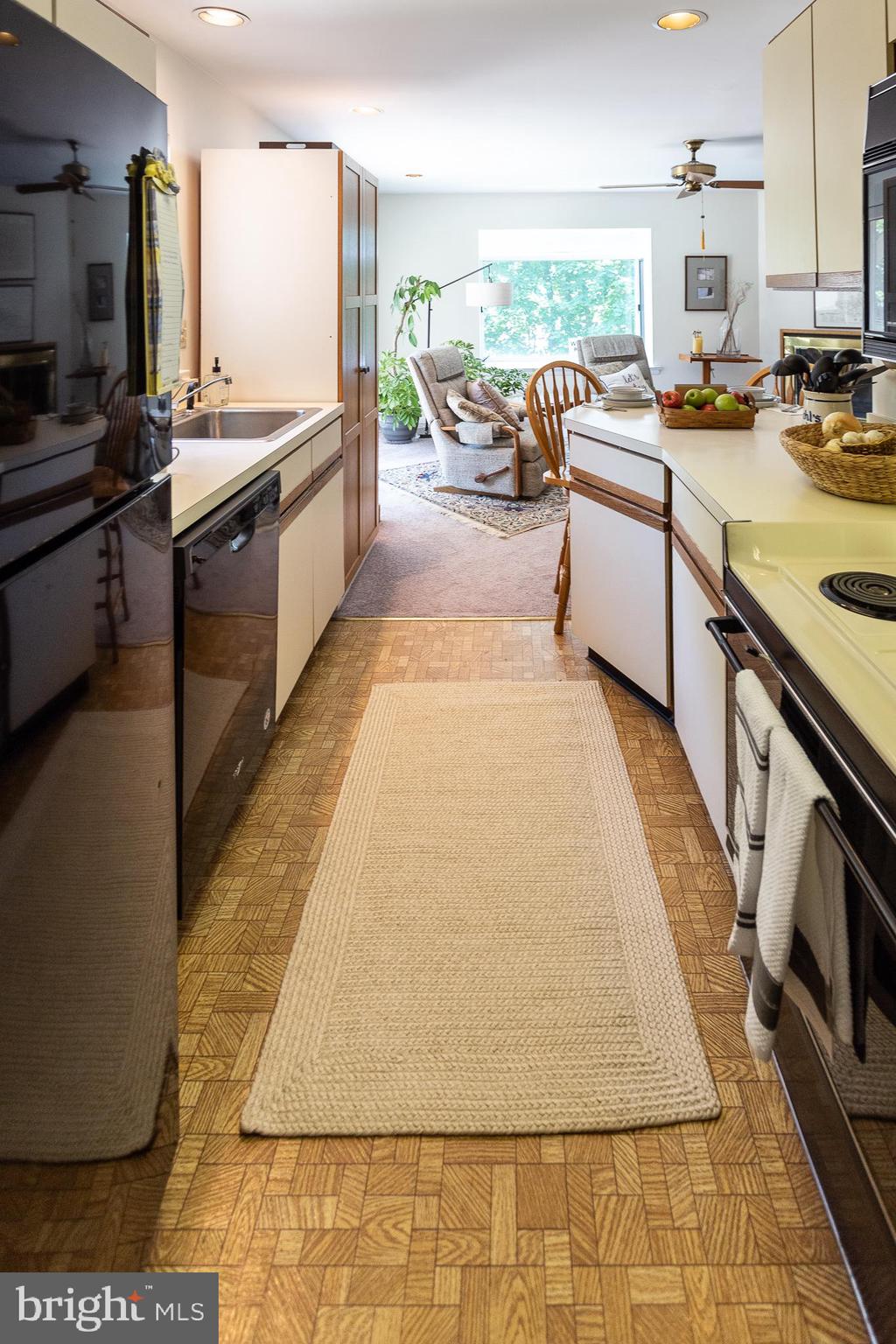 OAKMONT MEWS - Residential