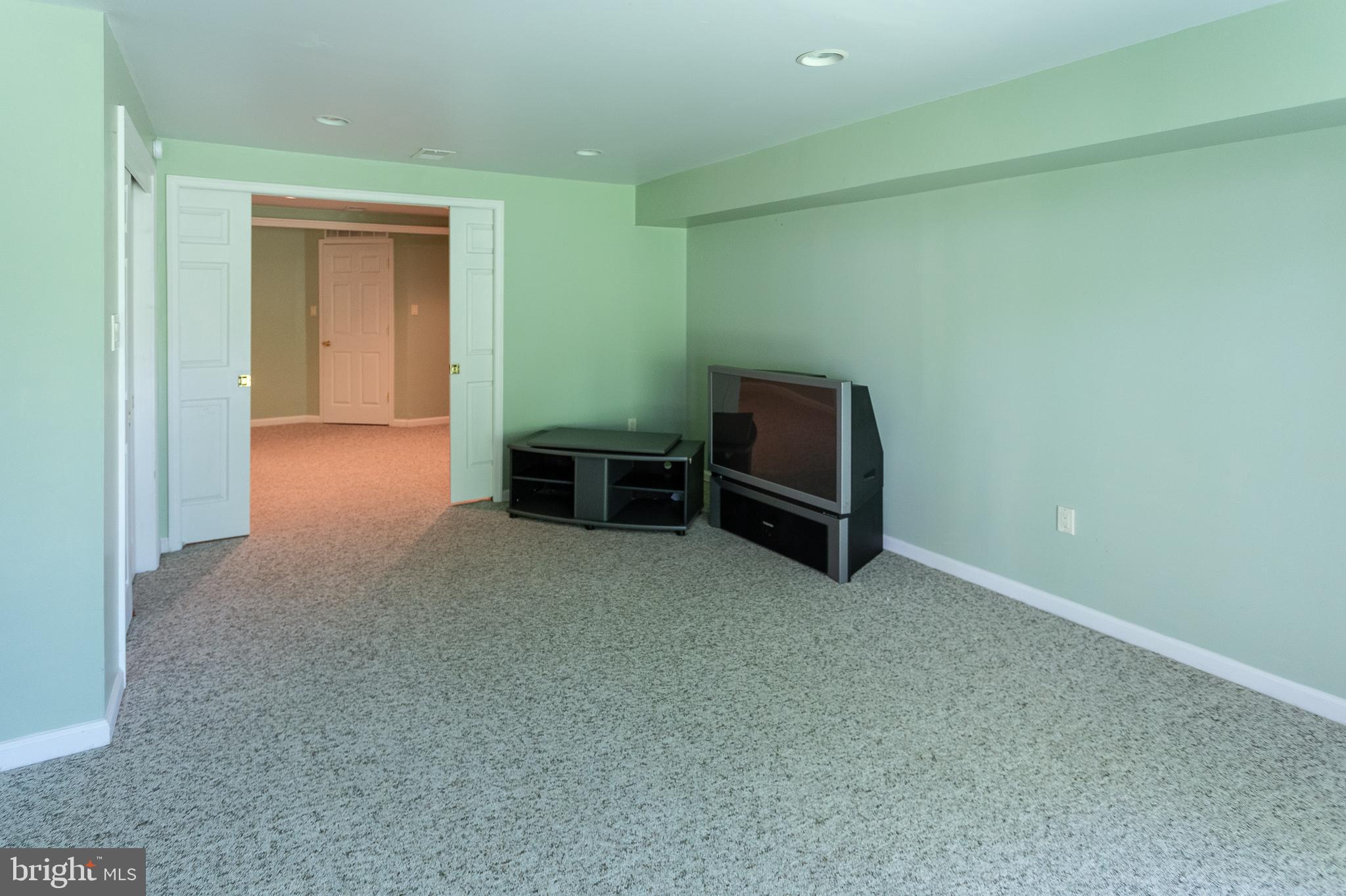 OAKMONT MEWS - Residential