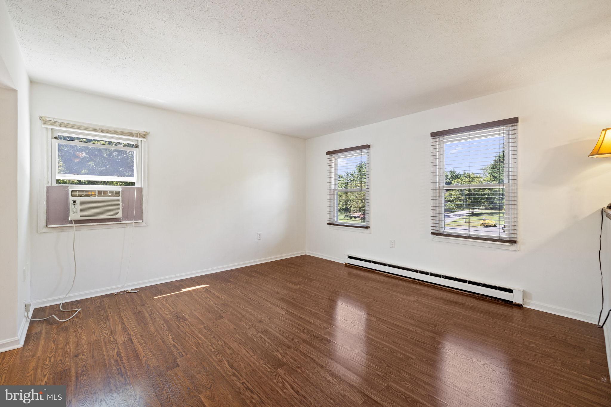 RIDGEFIELD - Residential