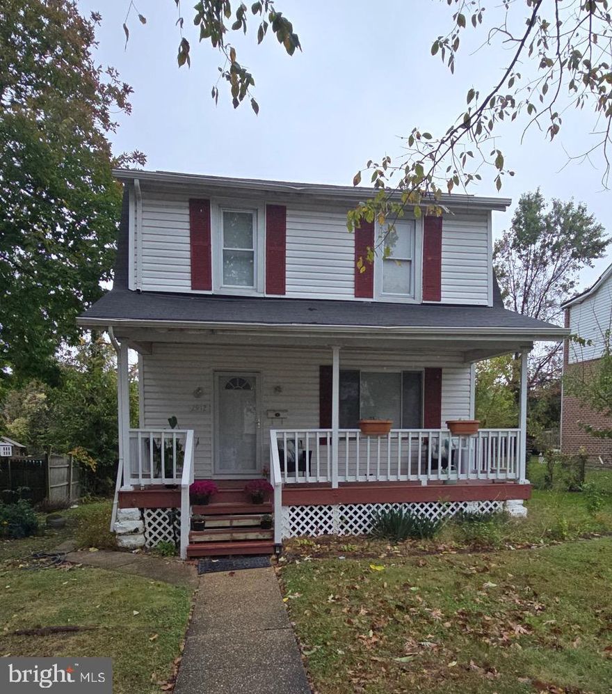 This charming 3-bedroom single-family detached home in the sought-after Northwest community offers endless potential! Sitting on a spacious lot, this property is perfect for anyone looking to add their personal touch. With just a little TLC, you can transform this gem into the perfect place to call home or a fantastic investment opportunity. Homes like this don’t last long — take advantage of this opportunity and make it yours today!