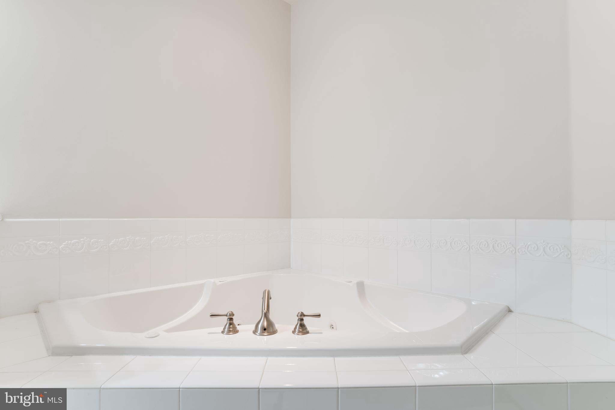 OYSTER BAY CONDOMINIUMS - Residential