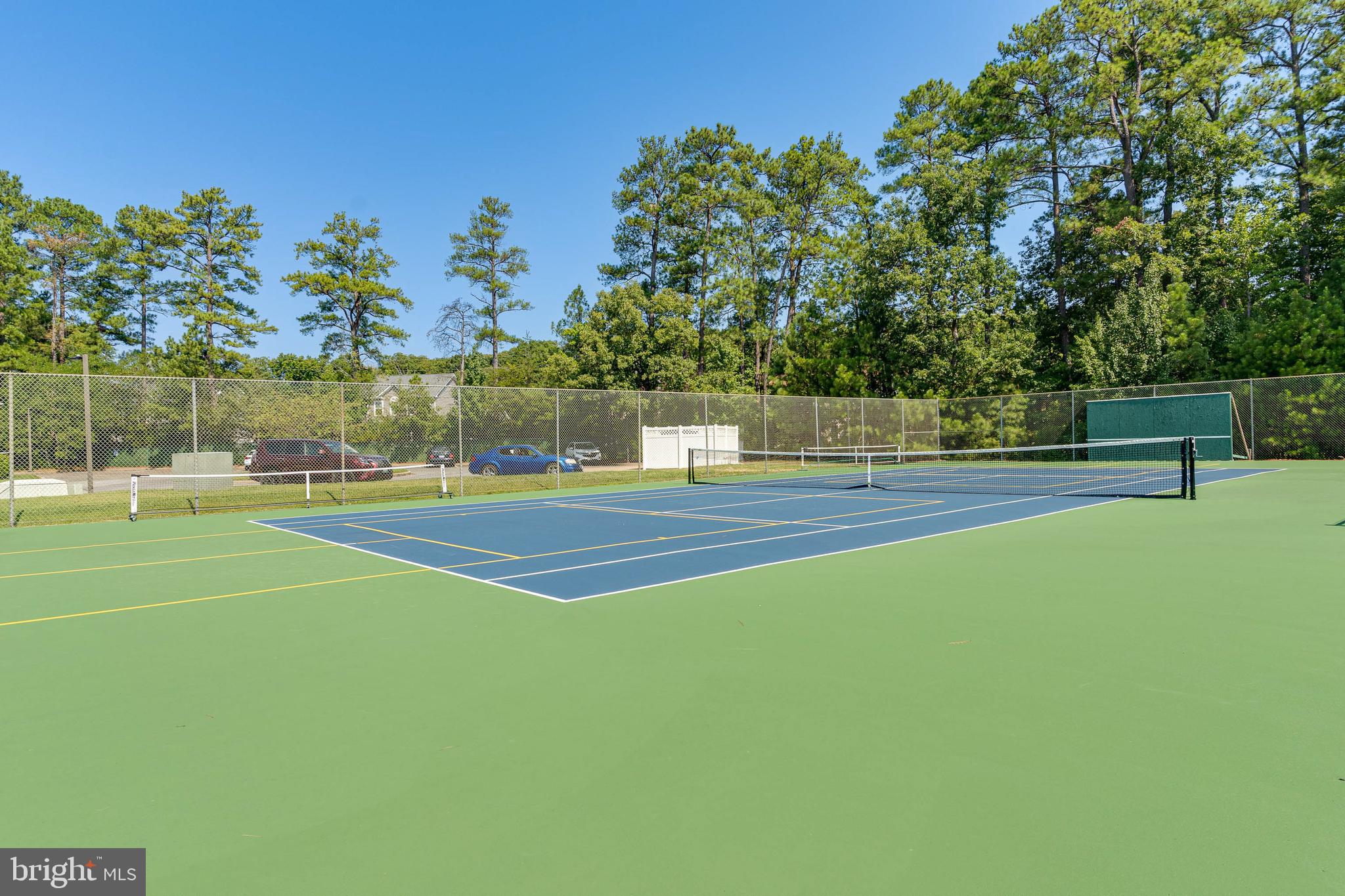 OYSTER BAY CONDOMINIUMS - Residential