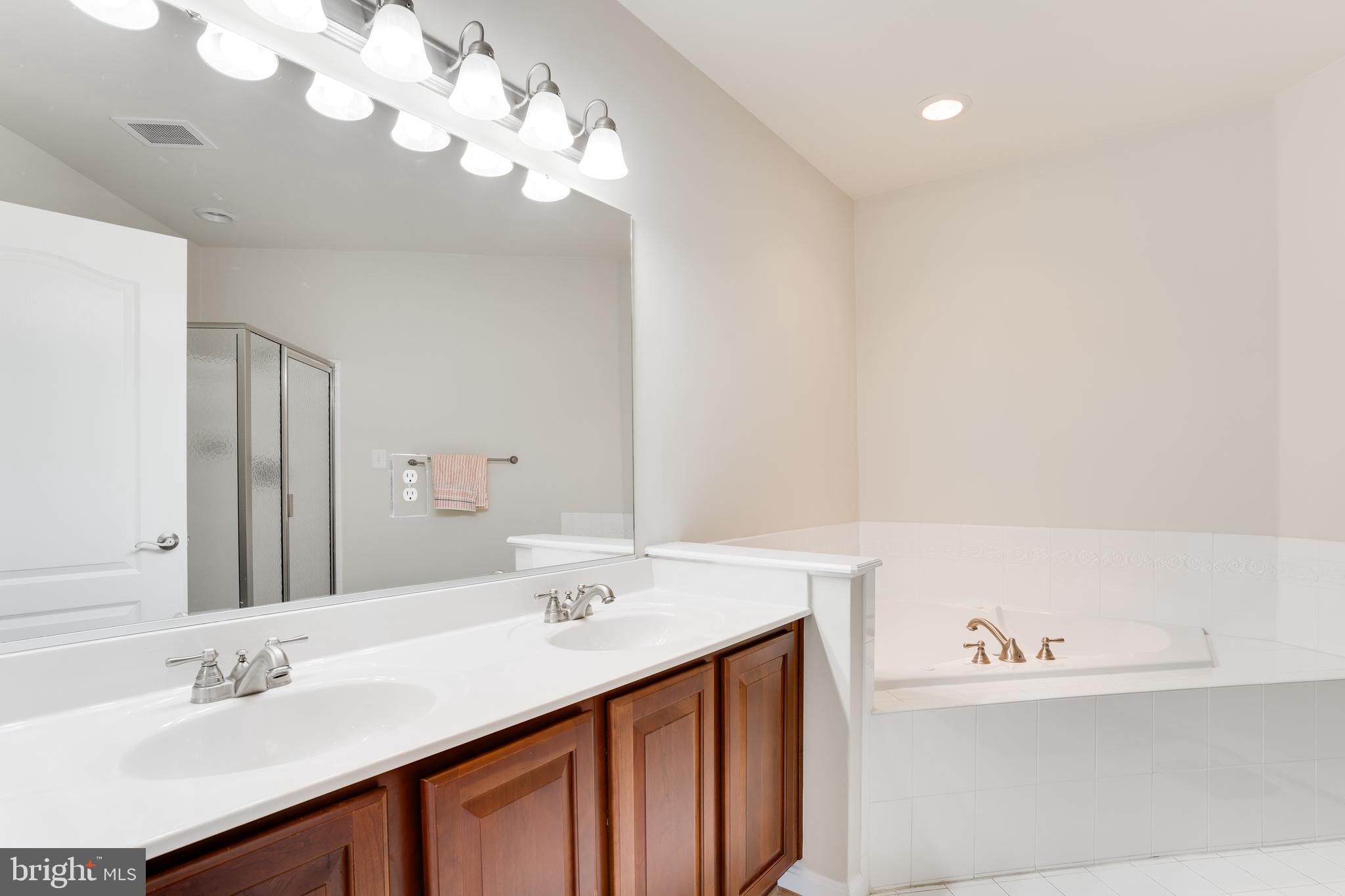 OYSTER BAY CONDOMINIUMS - Residential