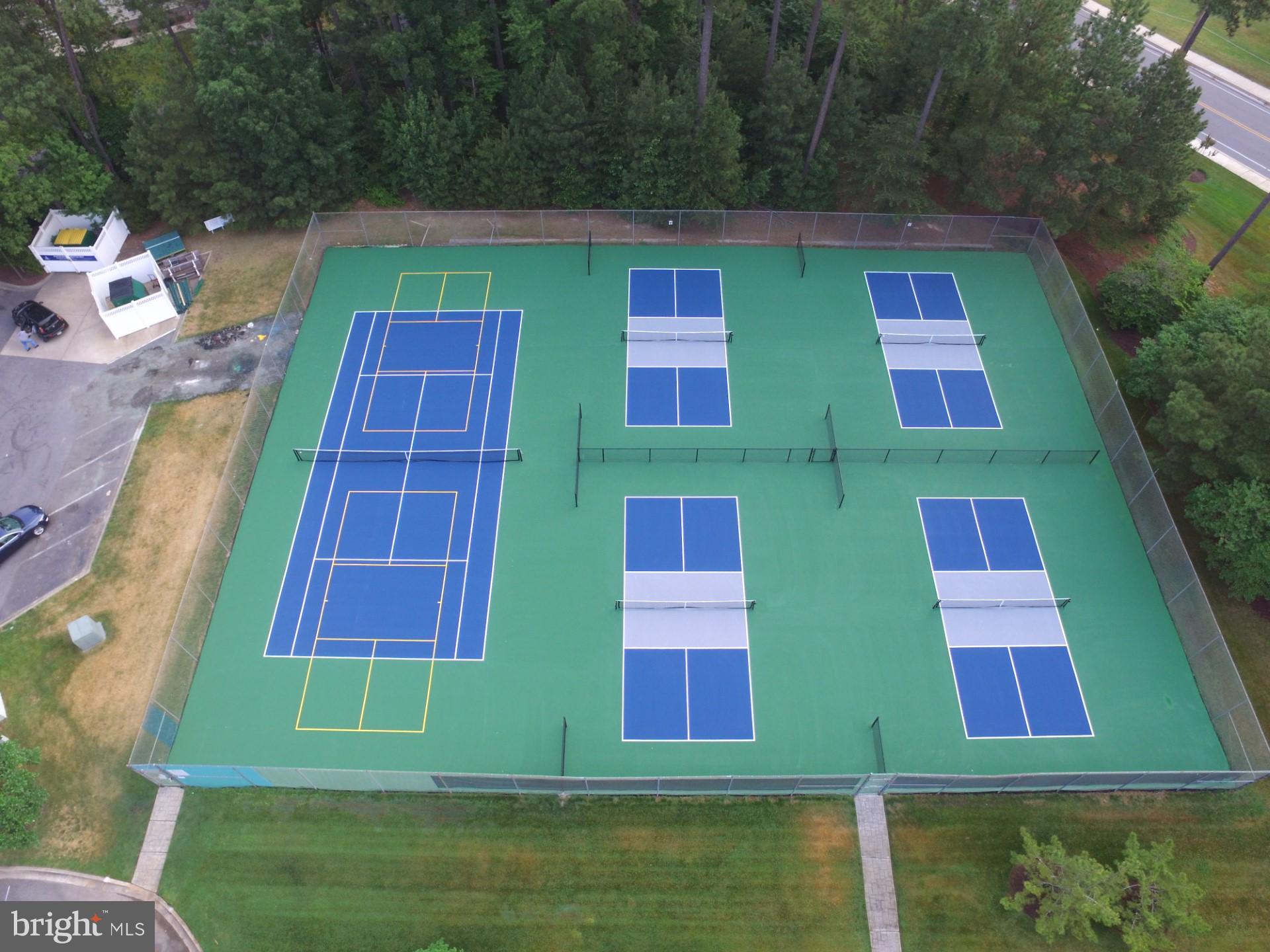 OYSTER BAY CONDOMINIUMS - Residential