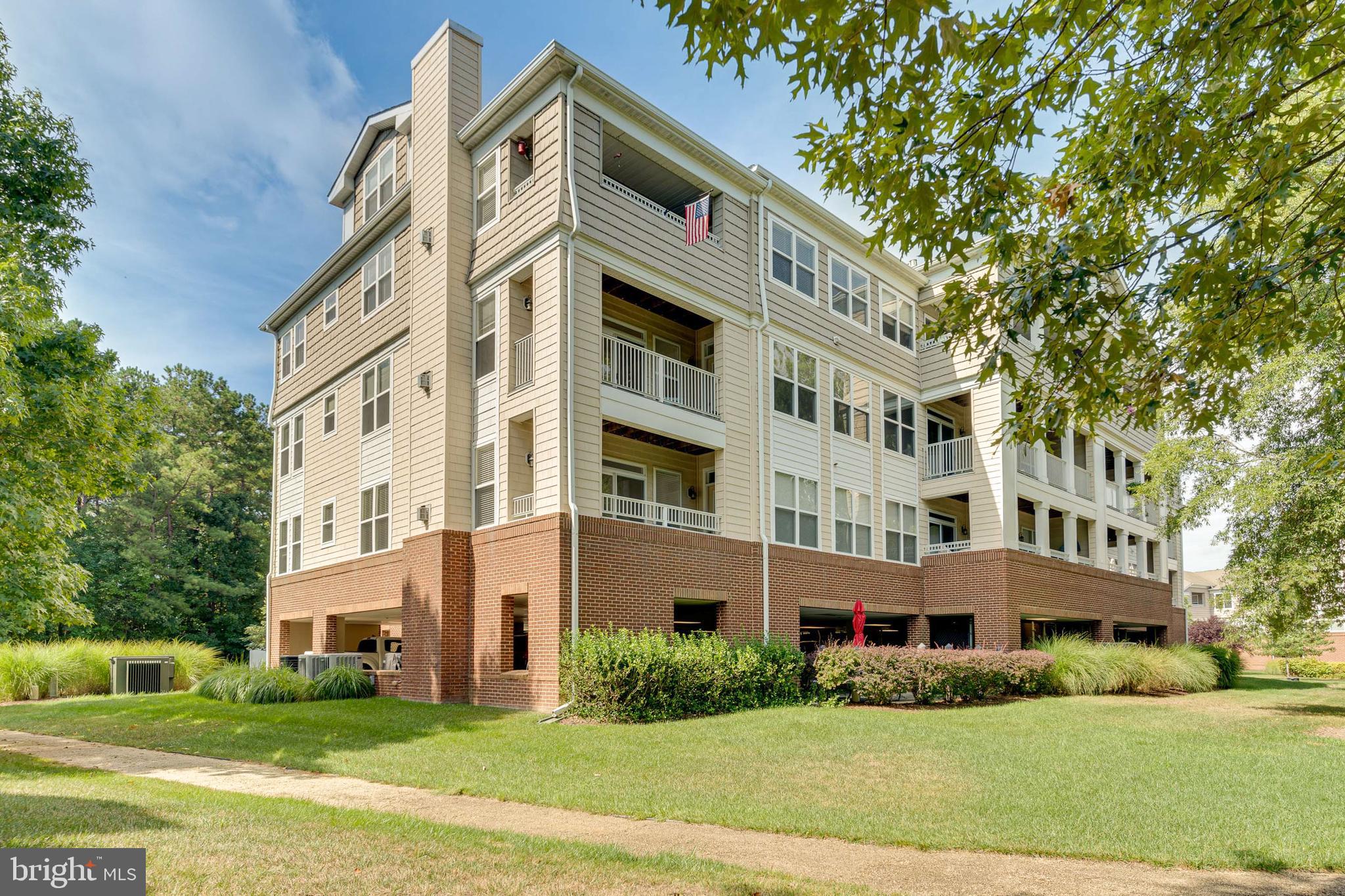 OYSTER BAY CONDOMINIUMS - Residential