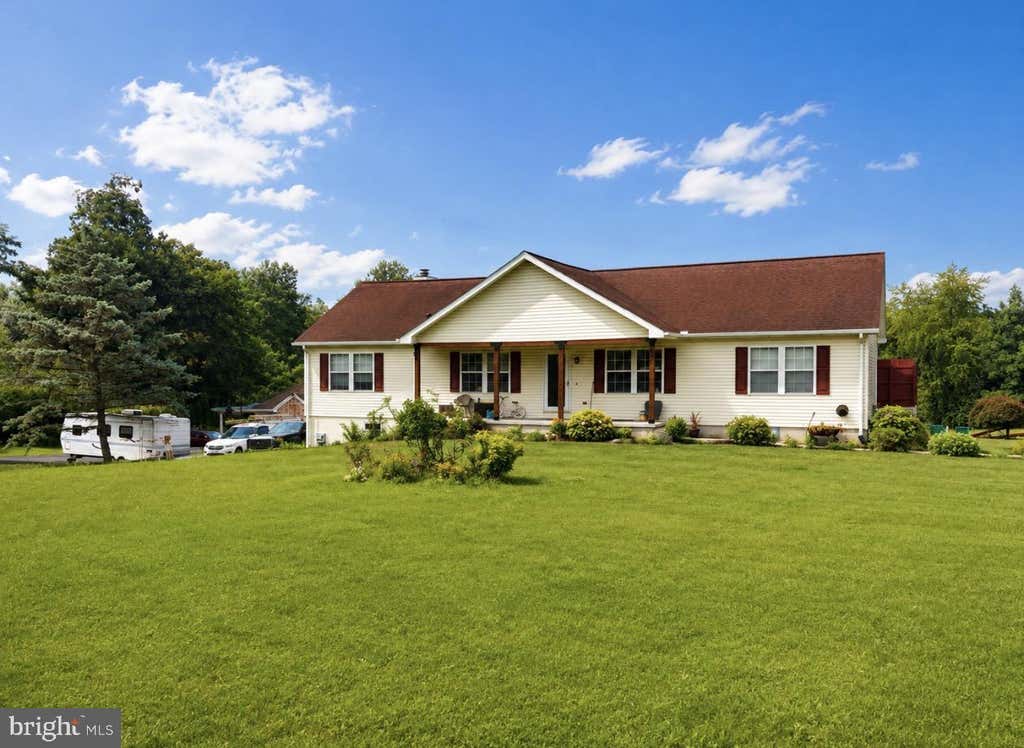 Photo of 960 Mount Gretna Road, ELIZABETHTOWN, PA 17022 (MLS # PALA2093302)