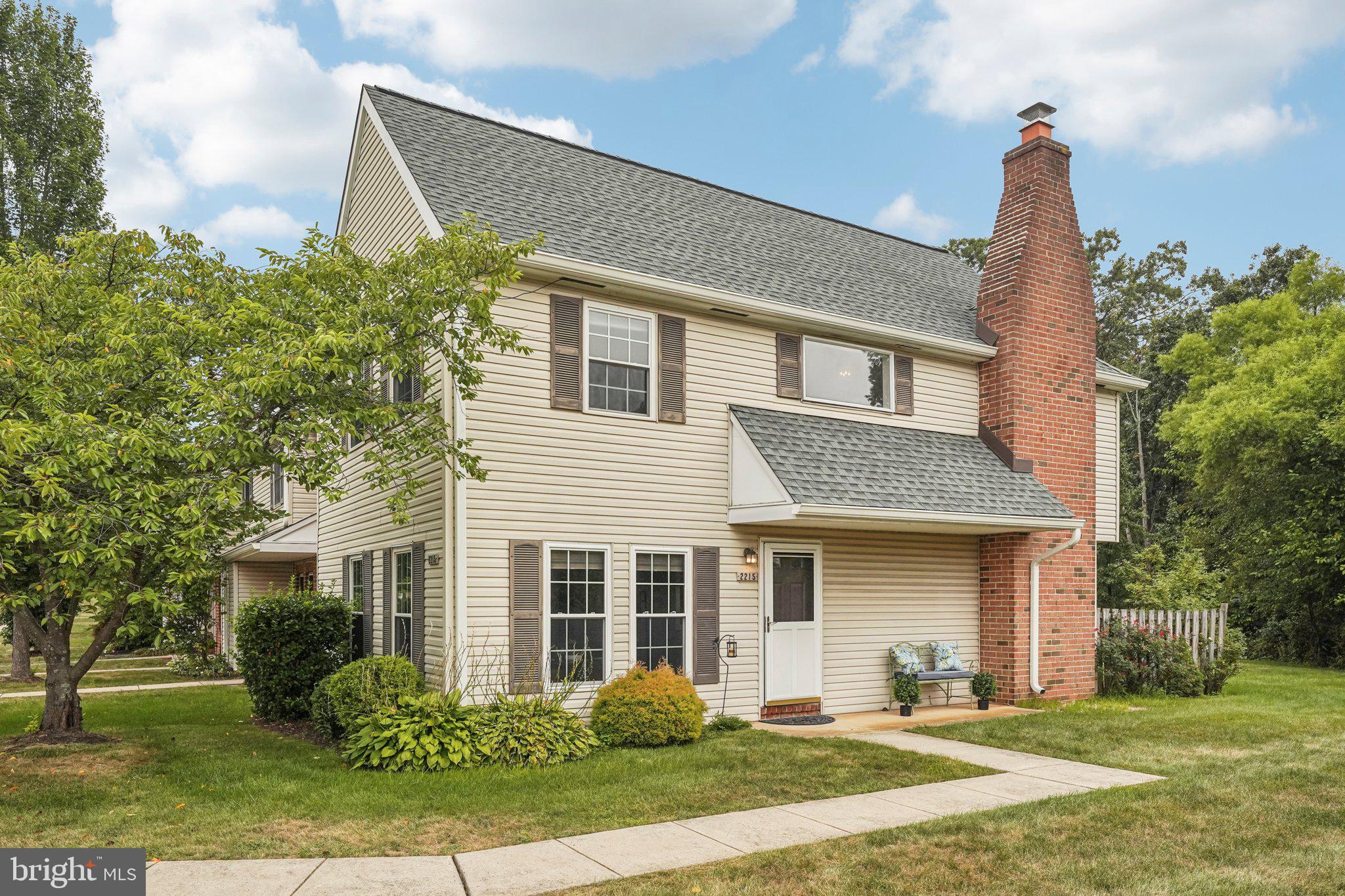 2215 MULBERRY COURT