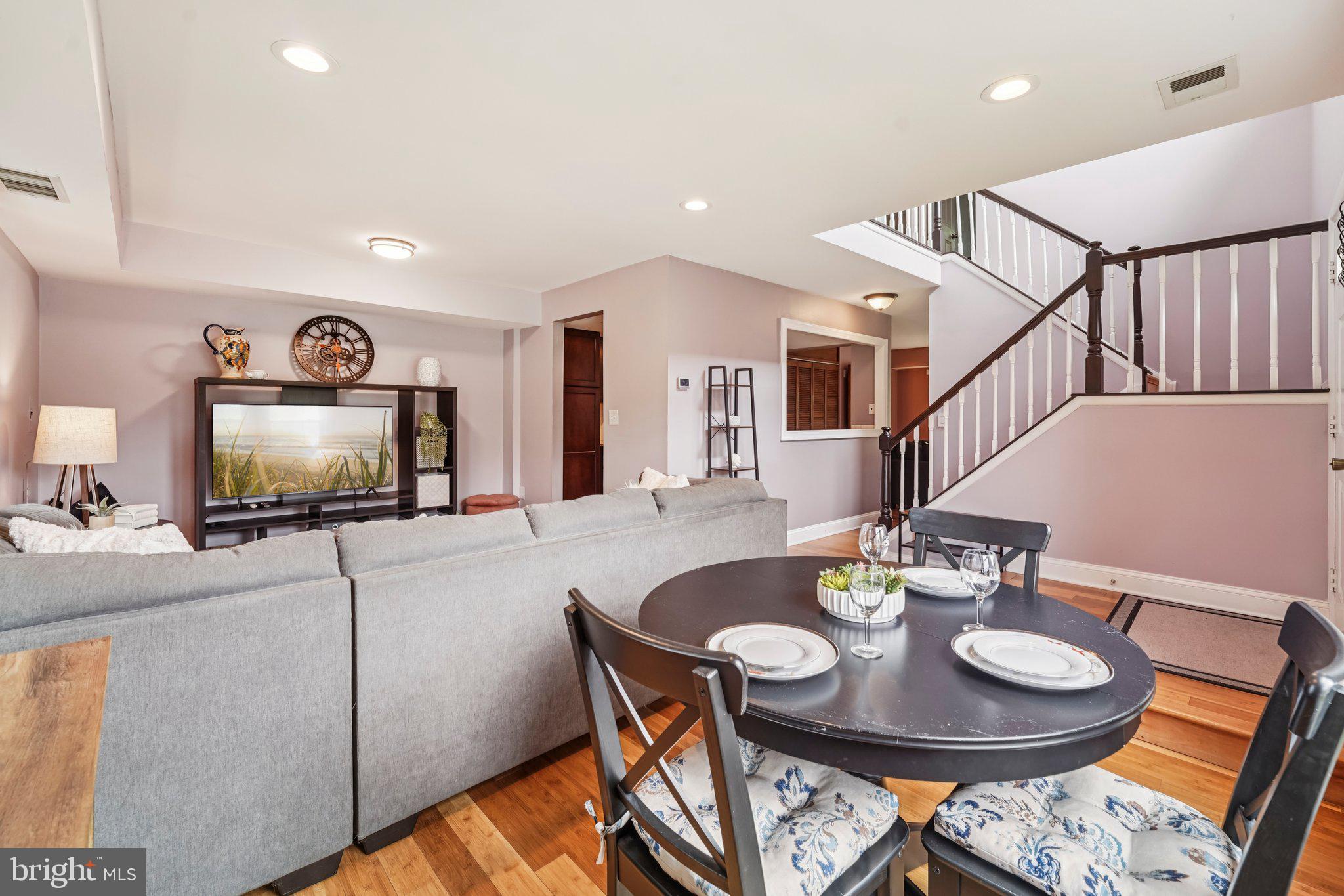 2215 MULBERRY COURT