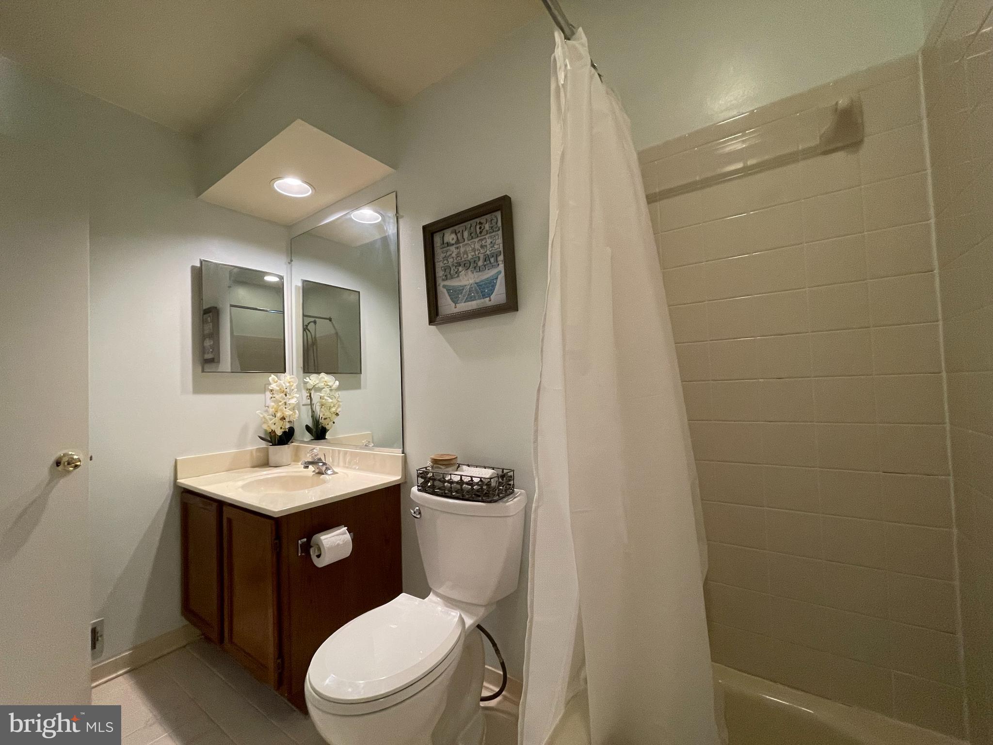 SILVER SPRING CNTRY CLUB - Residential