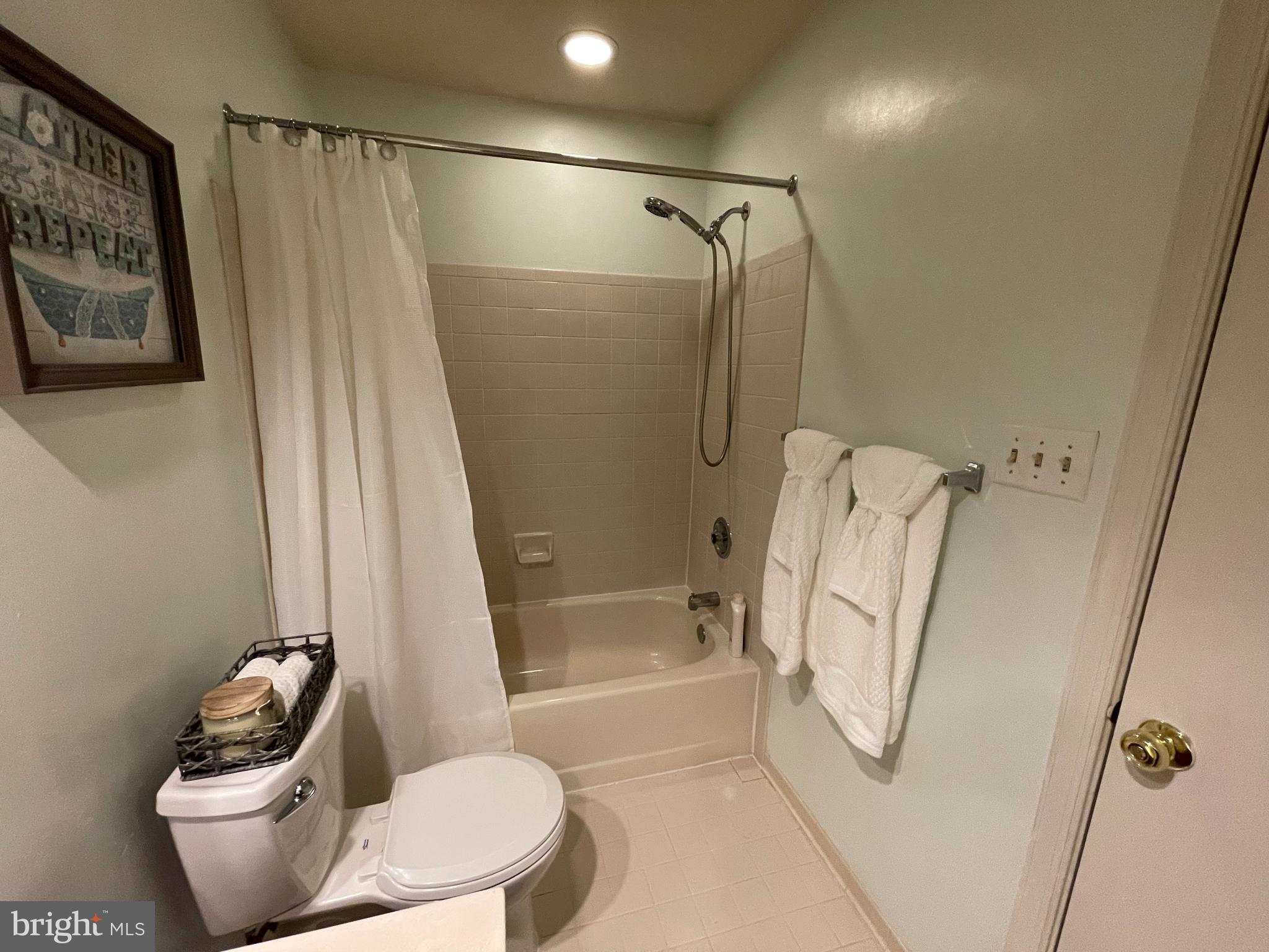 SILVER SPRING CNTRY CLUB - Residential