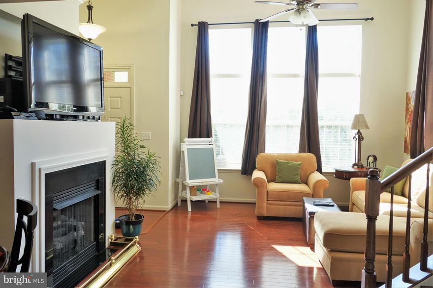 Great Location! Townhouse style condo. End Unit. Lots of natural lighting! Main level Gourmet Kitchen. Granite Countertop. Stainless Steel Appliances! Living room with vaulted ceilings and Gas Fireplace. MBR Bath with separate Tub & Shower. 1 Car Garage with Driveway & Remote and Built in storage space above.