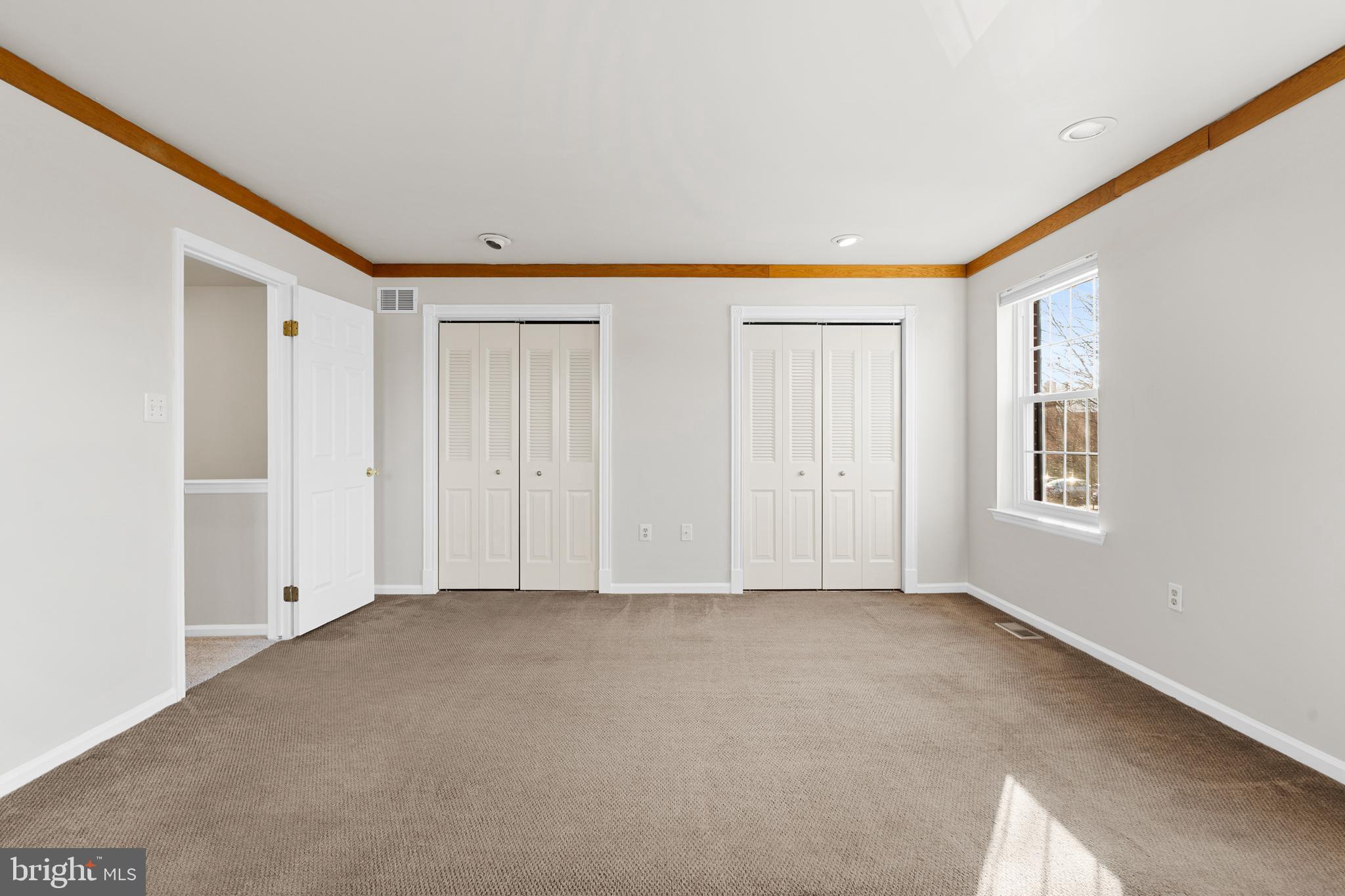 VILLAGE GREEN - Residential