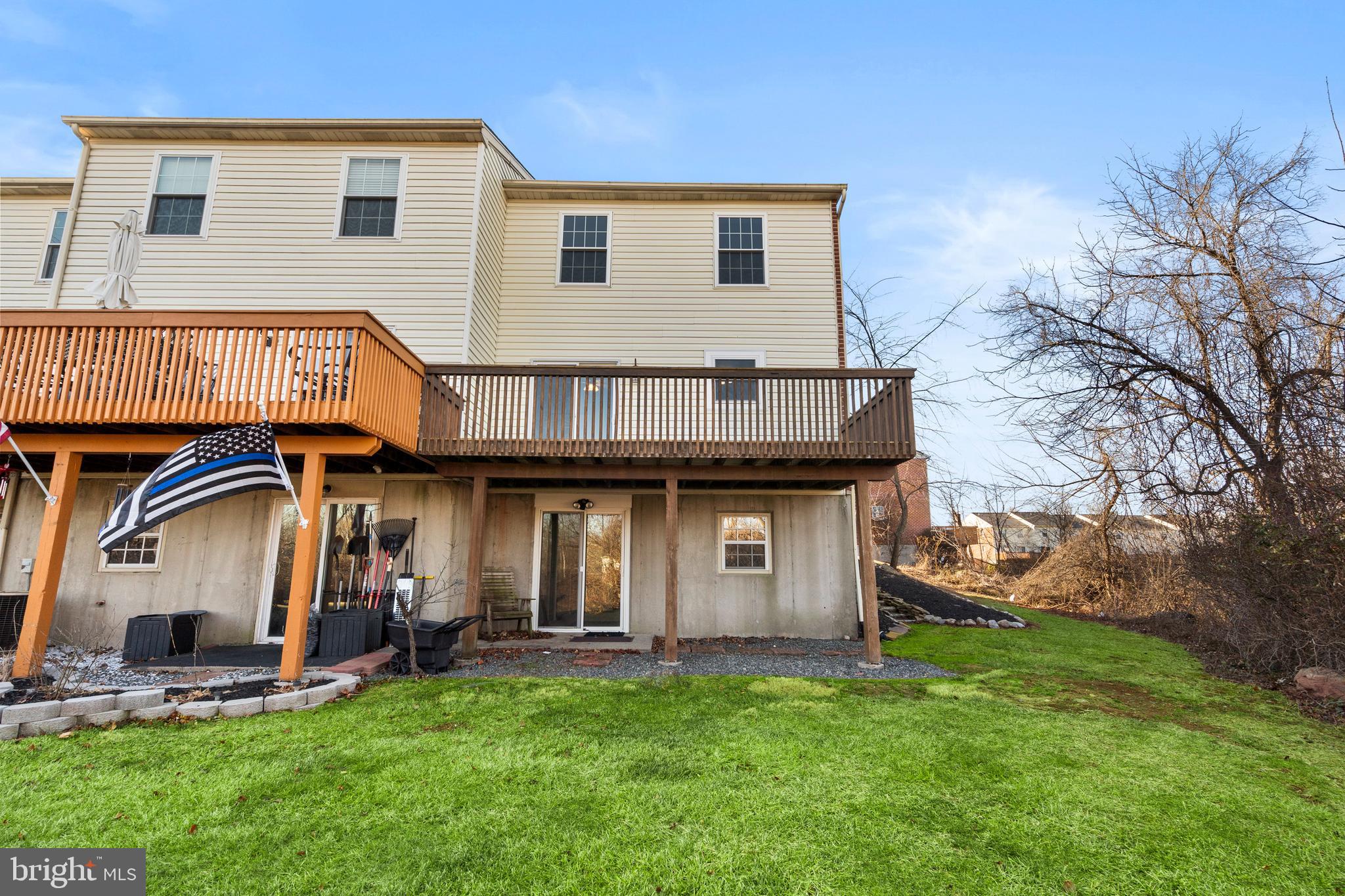 VILLAGE GREEN - Residential