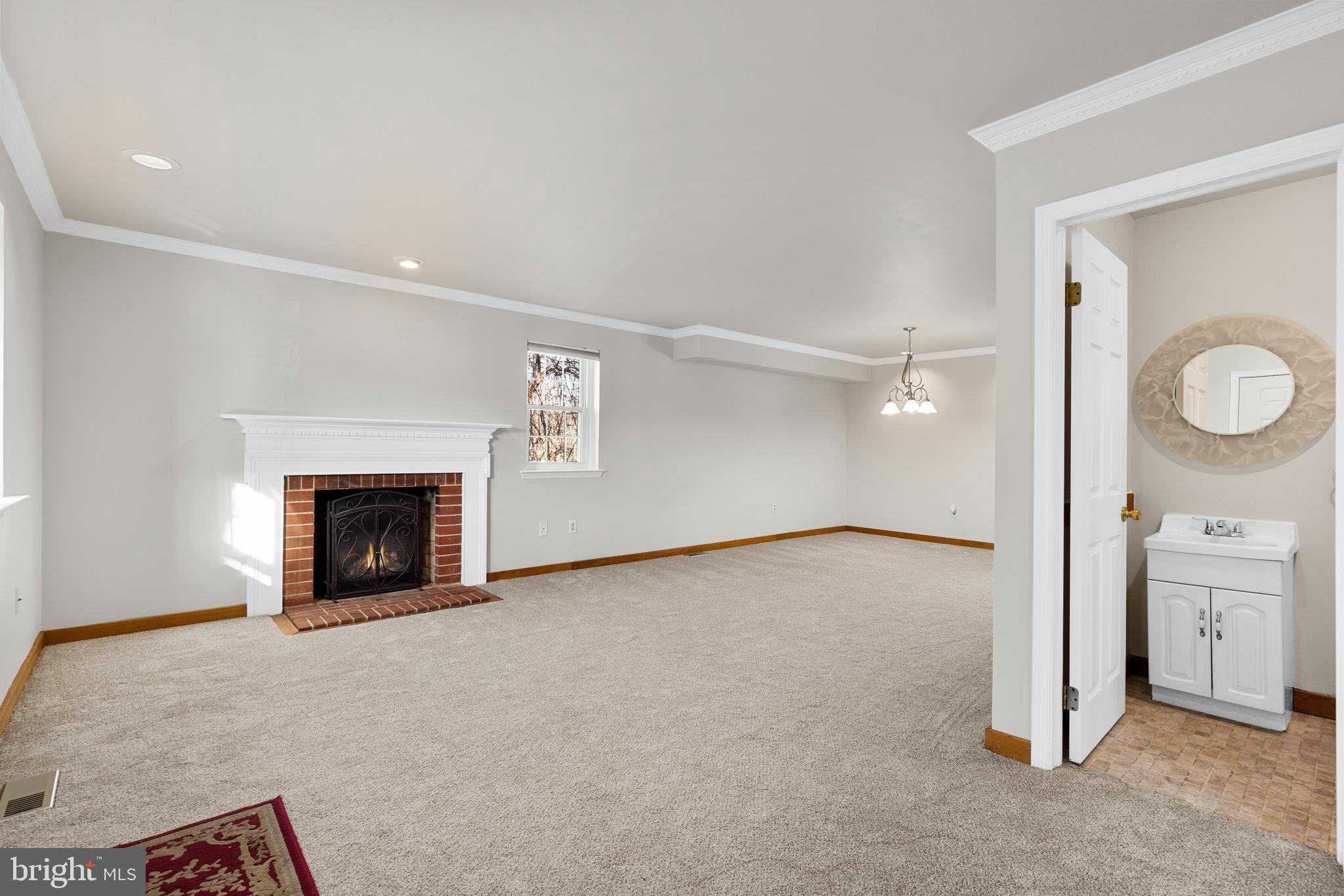 VILLAGE GREEN - Residential