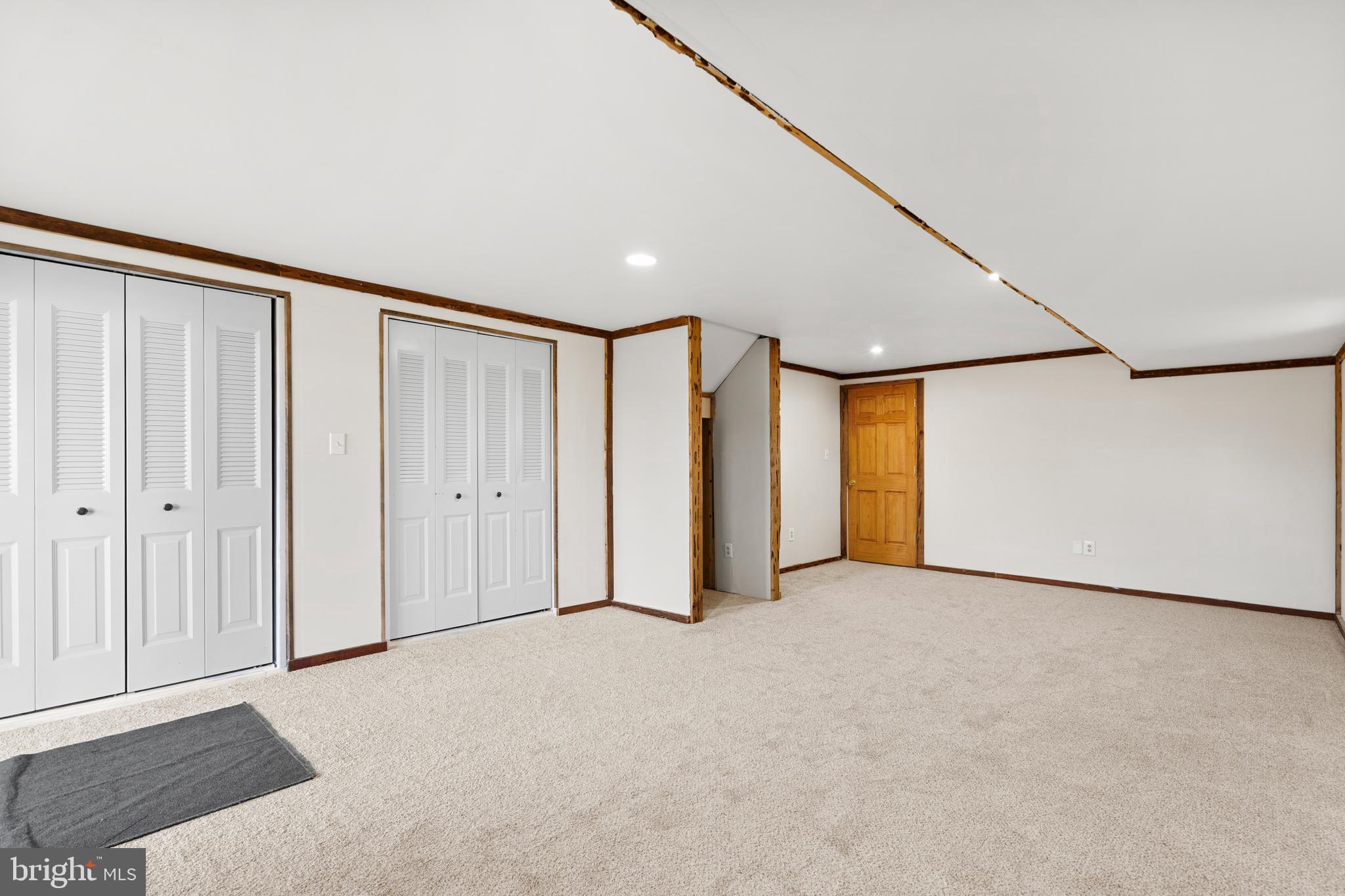 VILLAGE GREEN - Residential