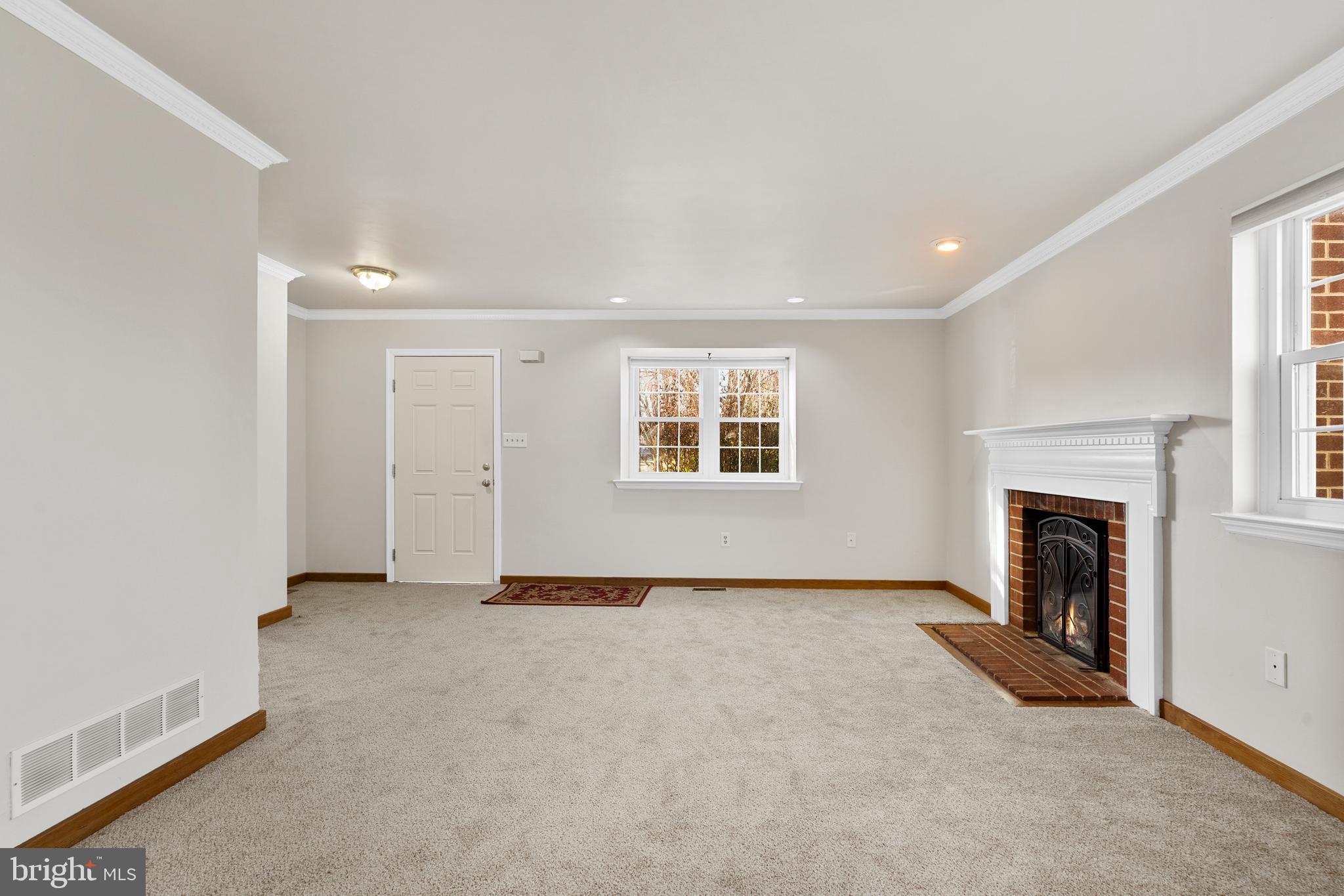 VILLAGE GREEN - Residential