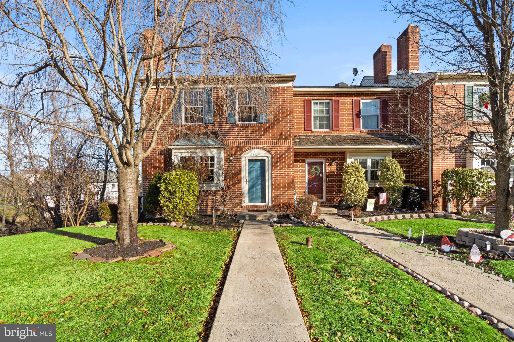 VILLAGE GREEN - Residential