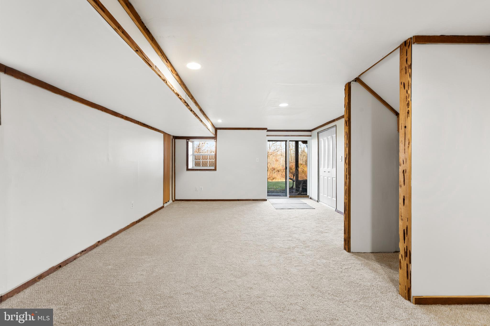 VILLAGE GREEN - Residential