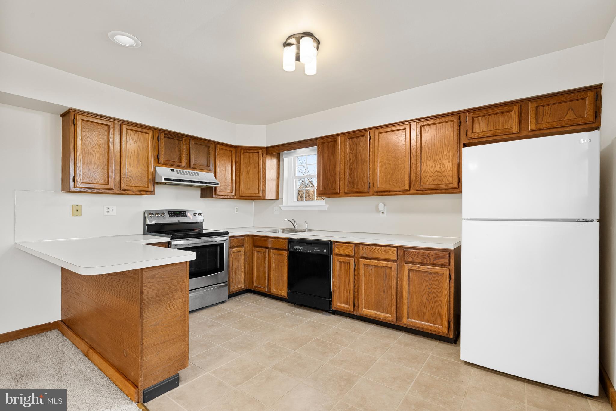 VILLAGE GREEN - Residential