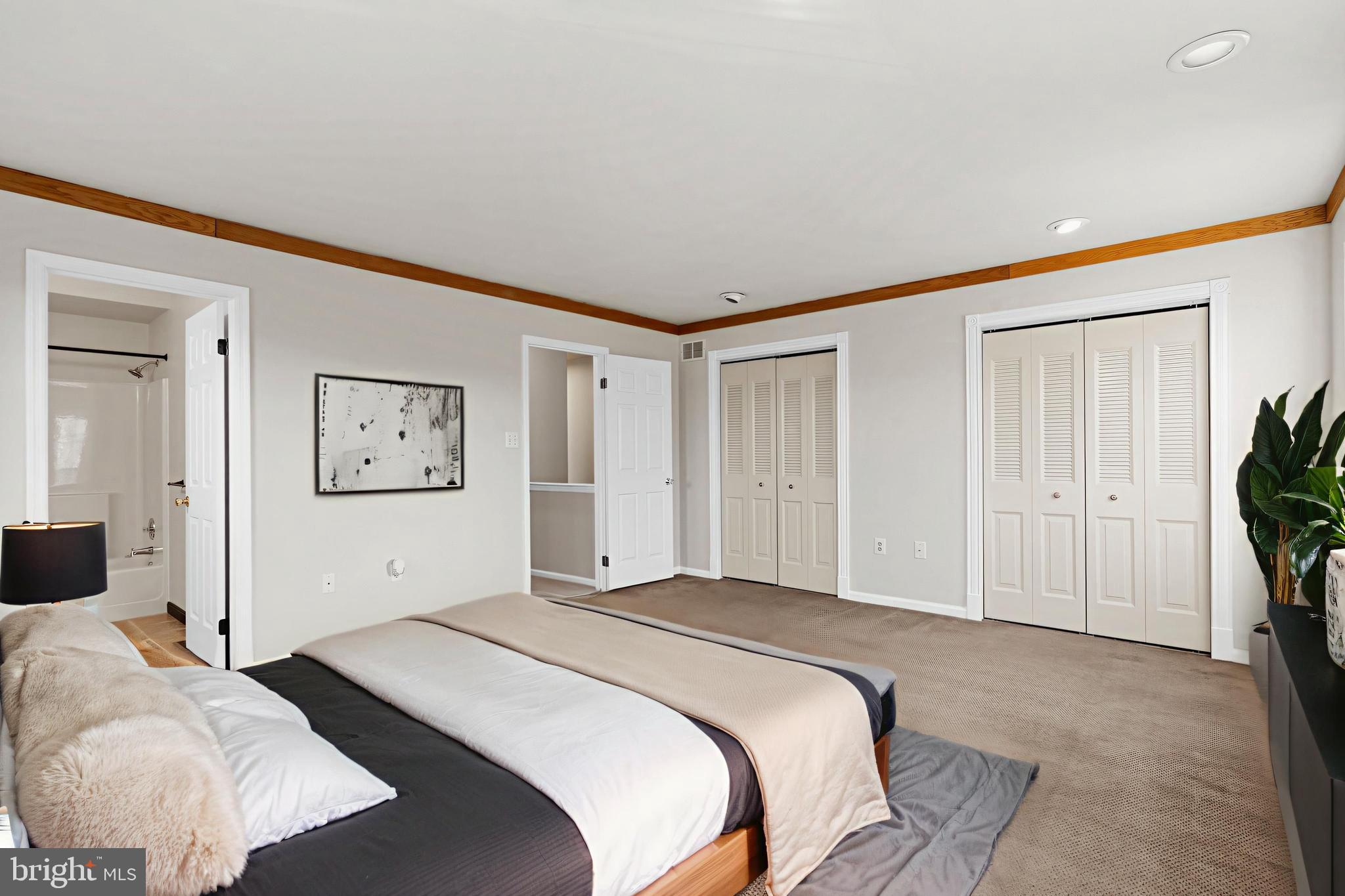 VILLAGE GREEN - Residential