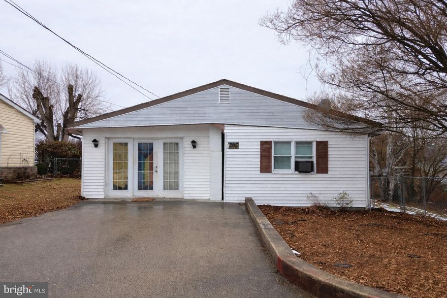 This 3-bedroom, 1-bath home at 205 W High St, Sharpsburg, MD offers immediate income with tenants paying $1,062.50/month. Built in 1975 with approximately 1,323 sq ft, the property features a functional layout with combined kitchen and dining, included appliances, aluminum siding, and off-street parking on a 0.27-acre lot. No HOA.

Financing Note: Home is pre-1976, so financing options may be limited. Ideal for cash or conventional portfolio investors.

Strong rental potential with existing cash flow.