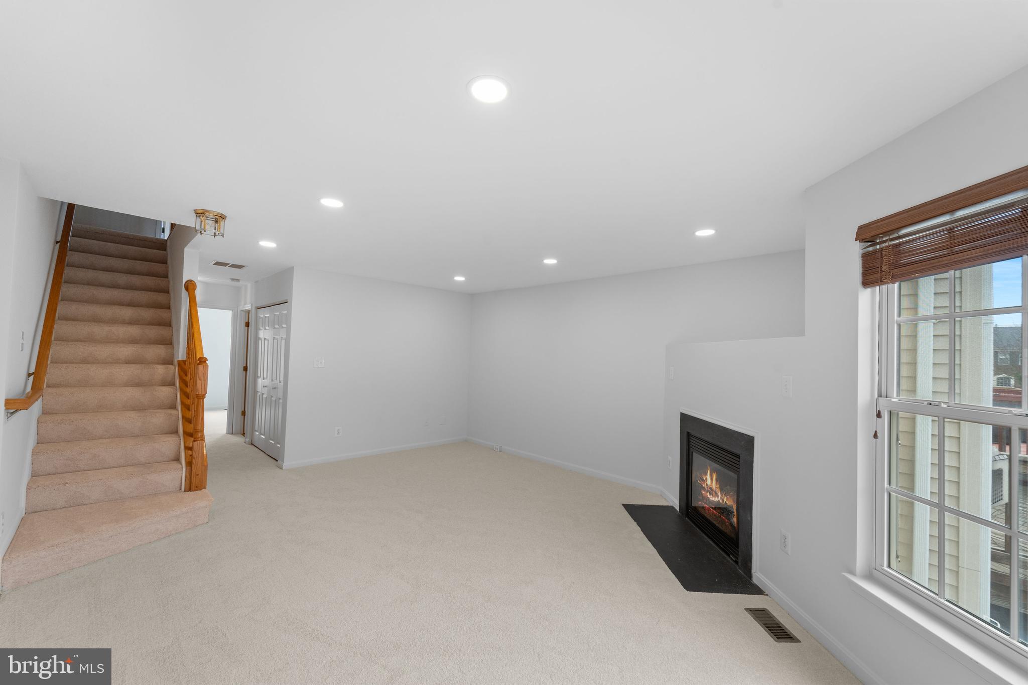 SOUTH RIDING - Residential Lease