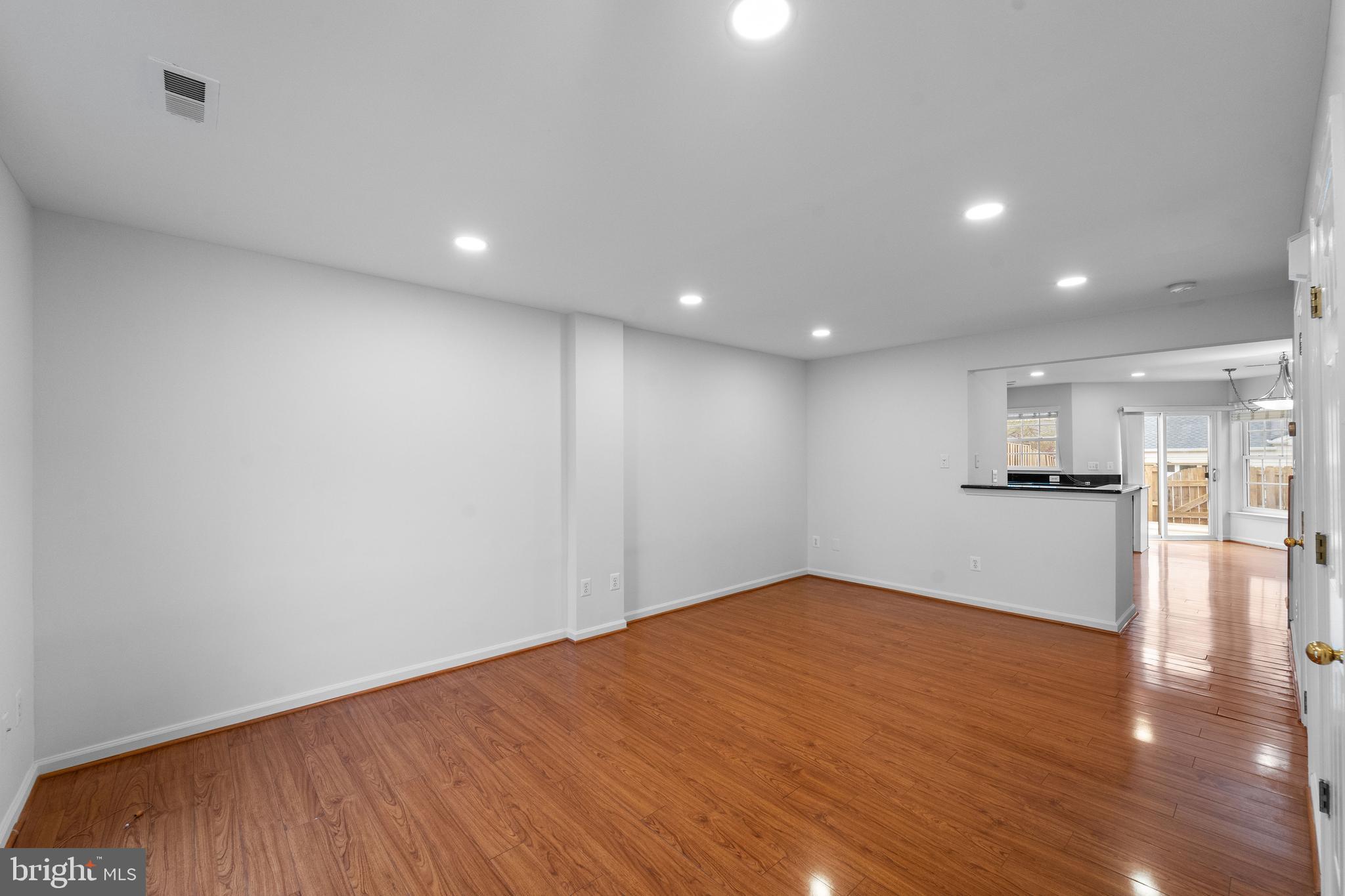 SOUTH RIDING - Residential Lease